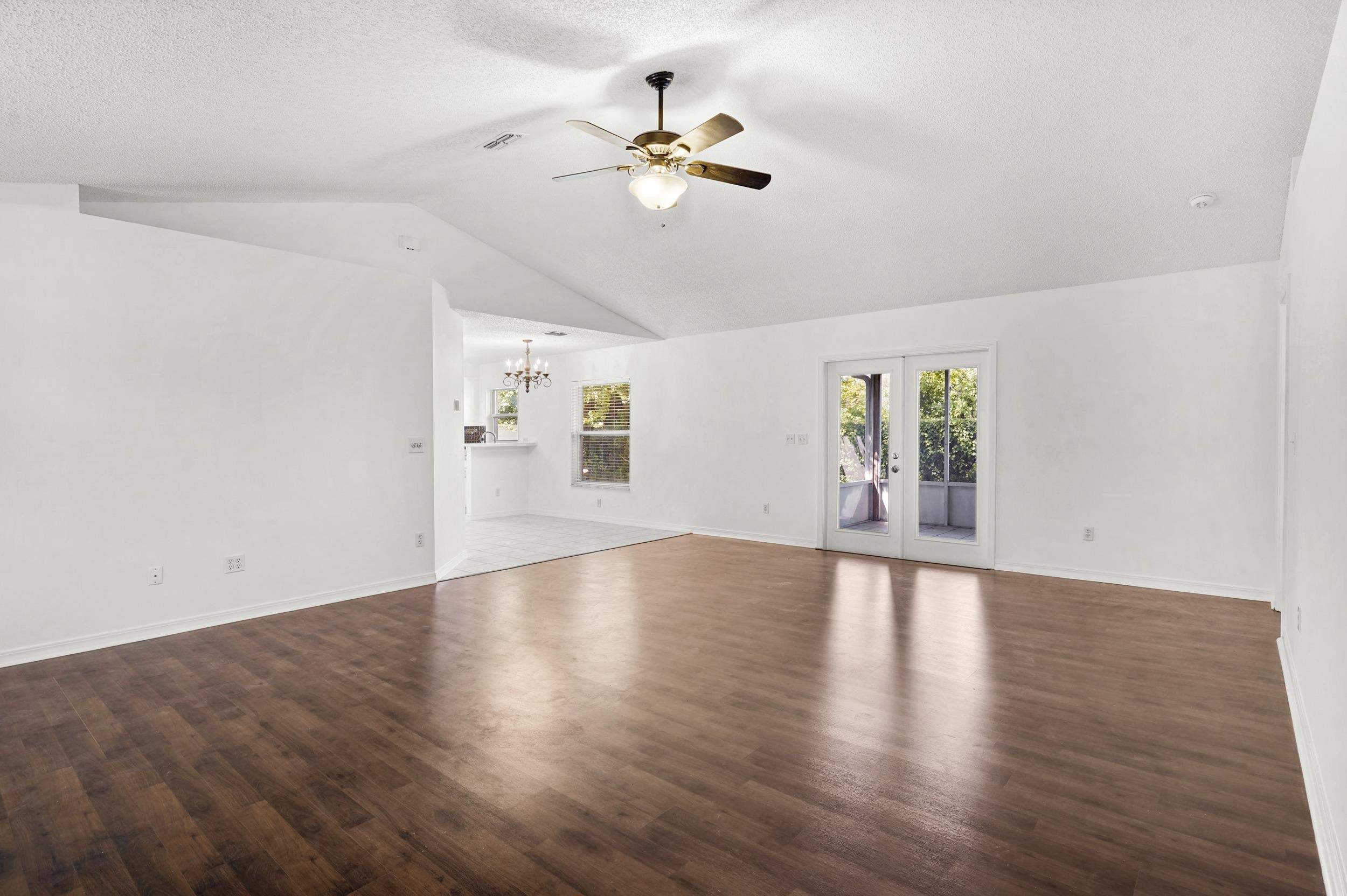 Image 13 of 38 For 444 Mango Cir