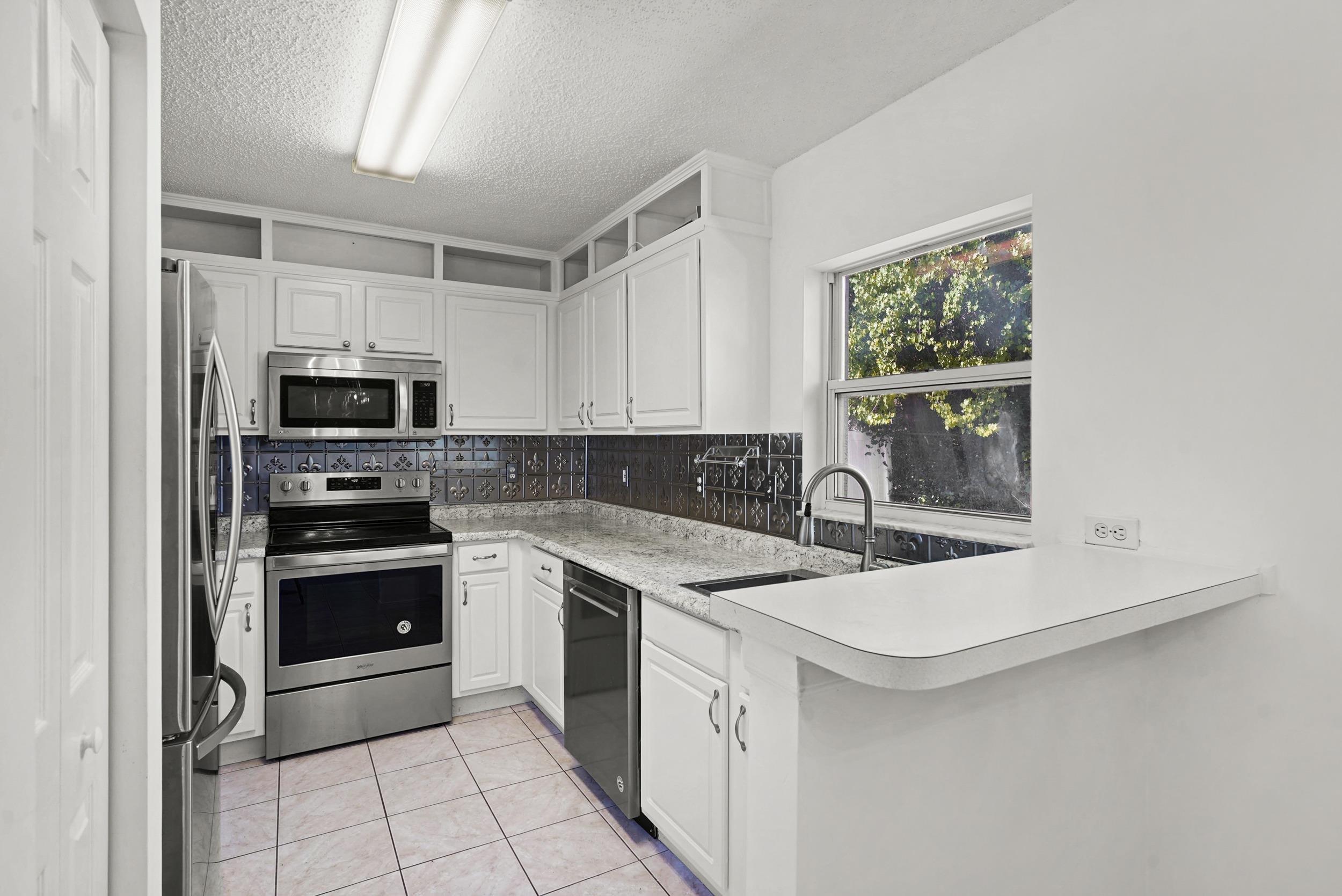 Image 7 of 38 For 444 Mango Cir