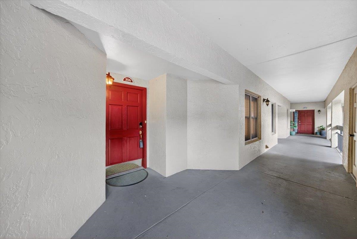 Image 33 of 55 For 2099 Winterbourne E 306