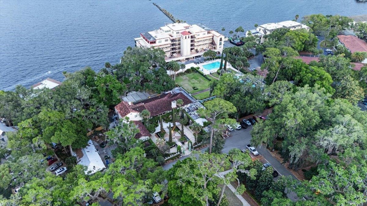 Image 52 of 55 For 2099 Winterbourne E 306