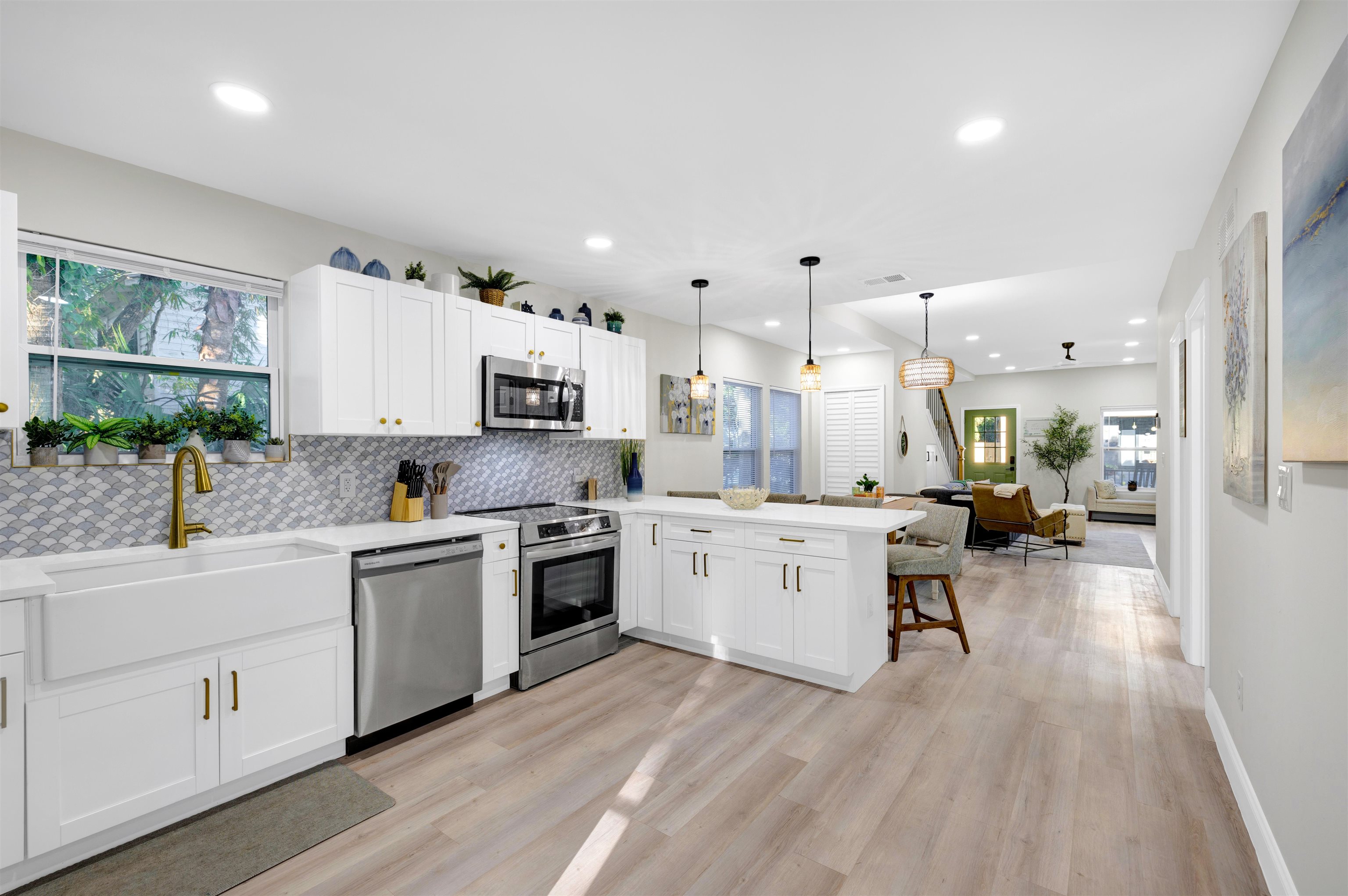 Image 12 of 28 For 158 Blanco St