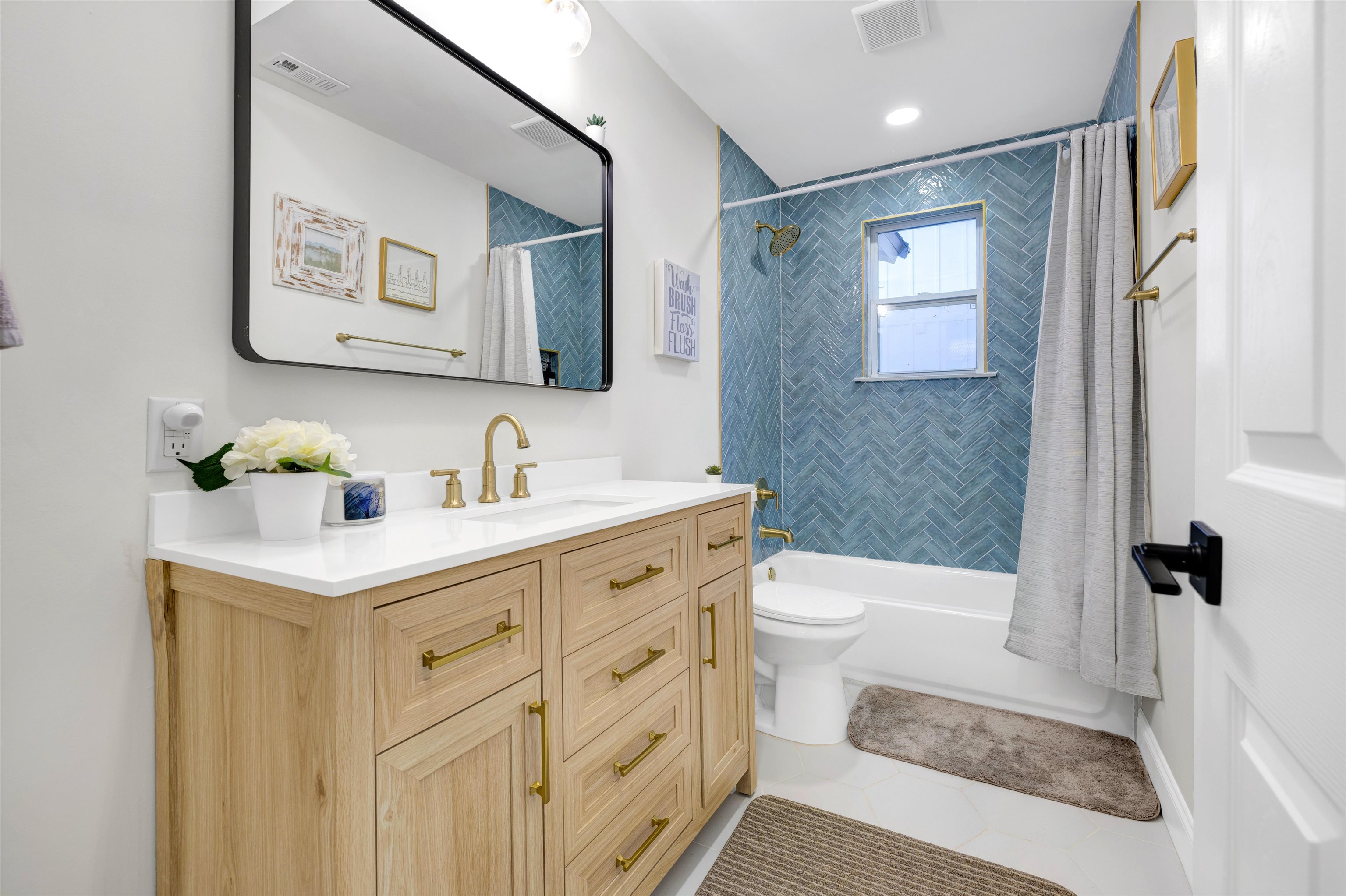 Image 16 of 28 For 158 Blanco St