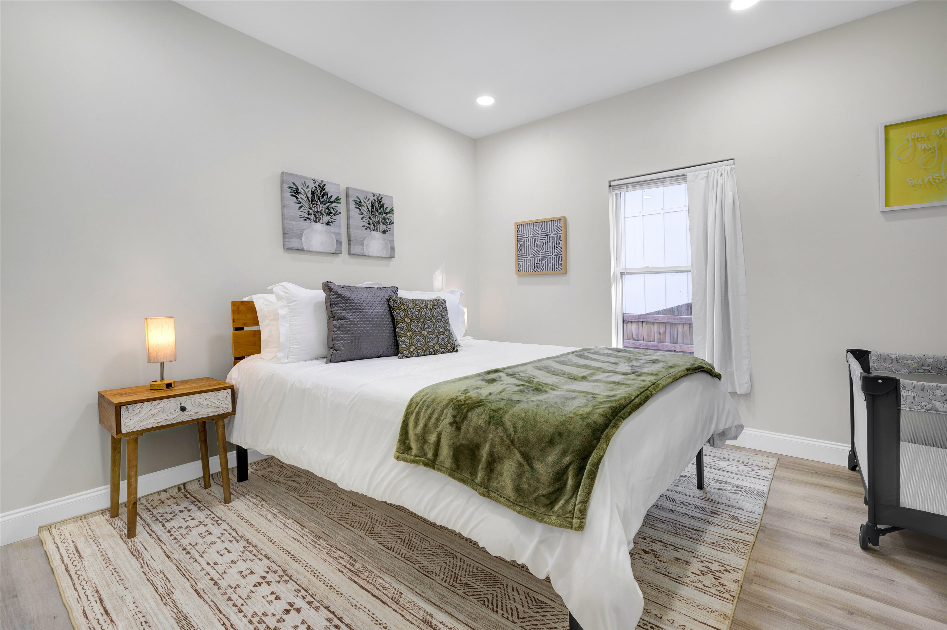 Image 17 of 28 For 158 Blanco St