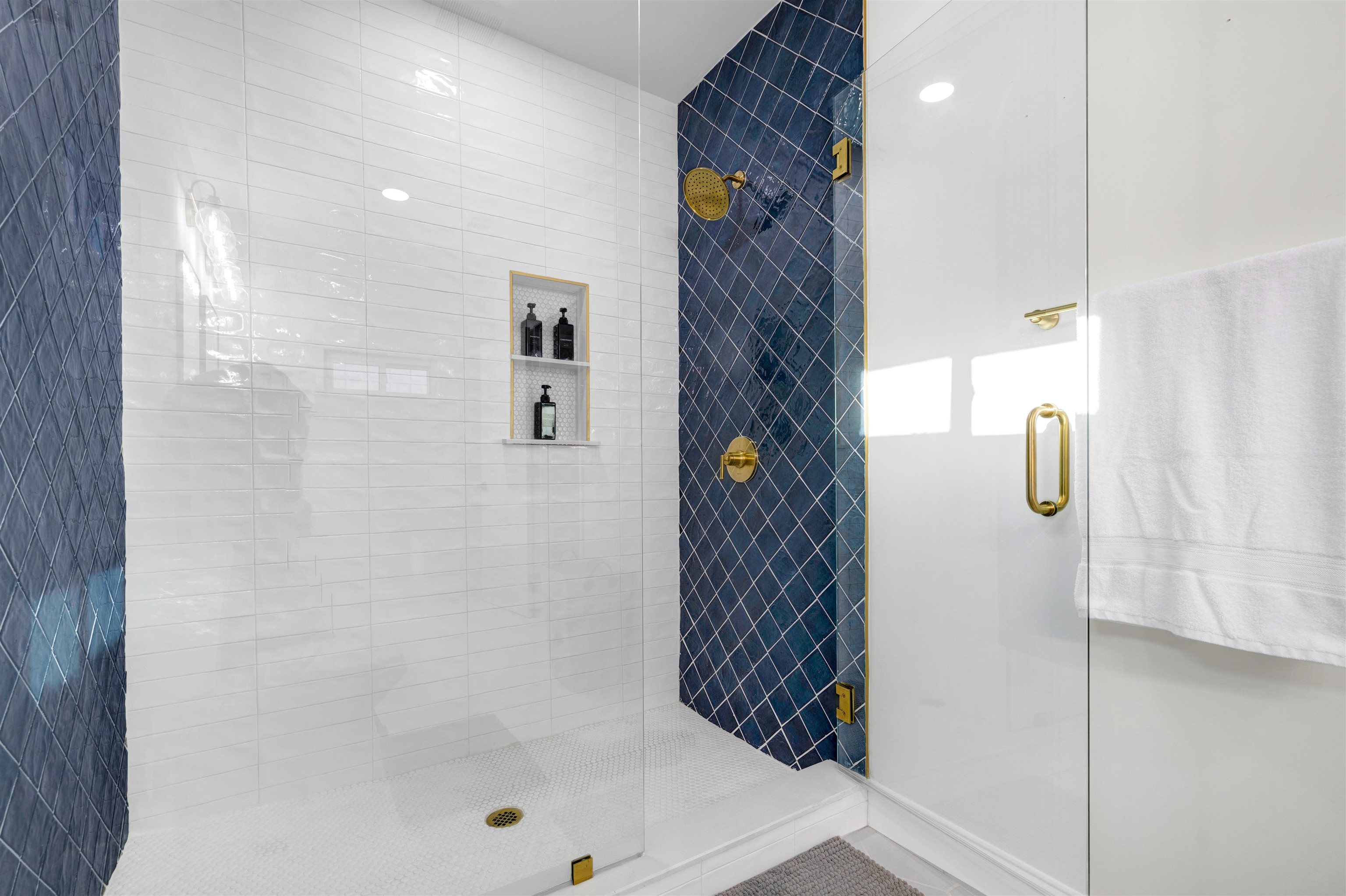 Image 6 of 28 For 158 Blanco St