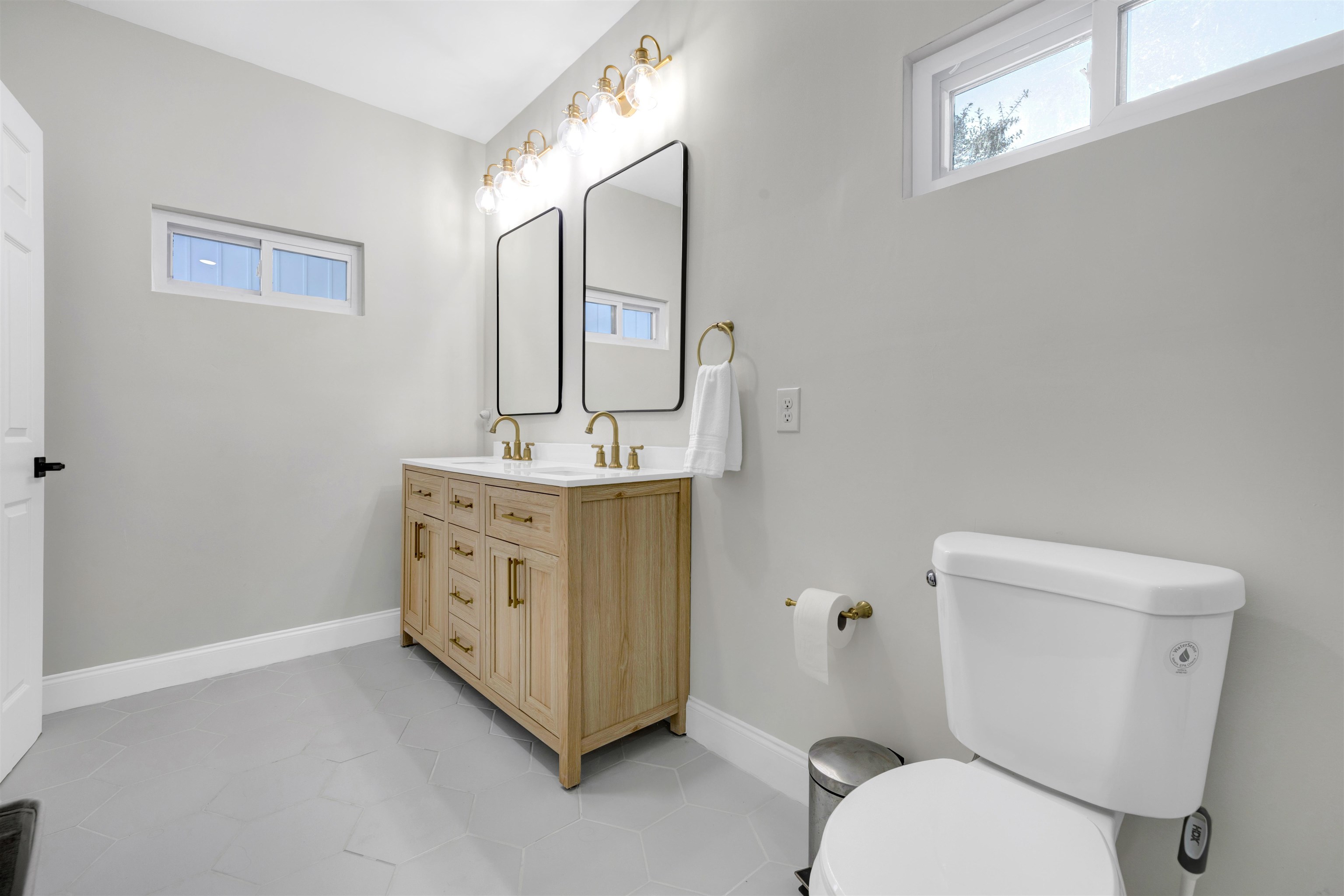 Image 7 of 28 For 158 Blanco St