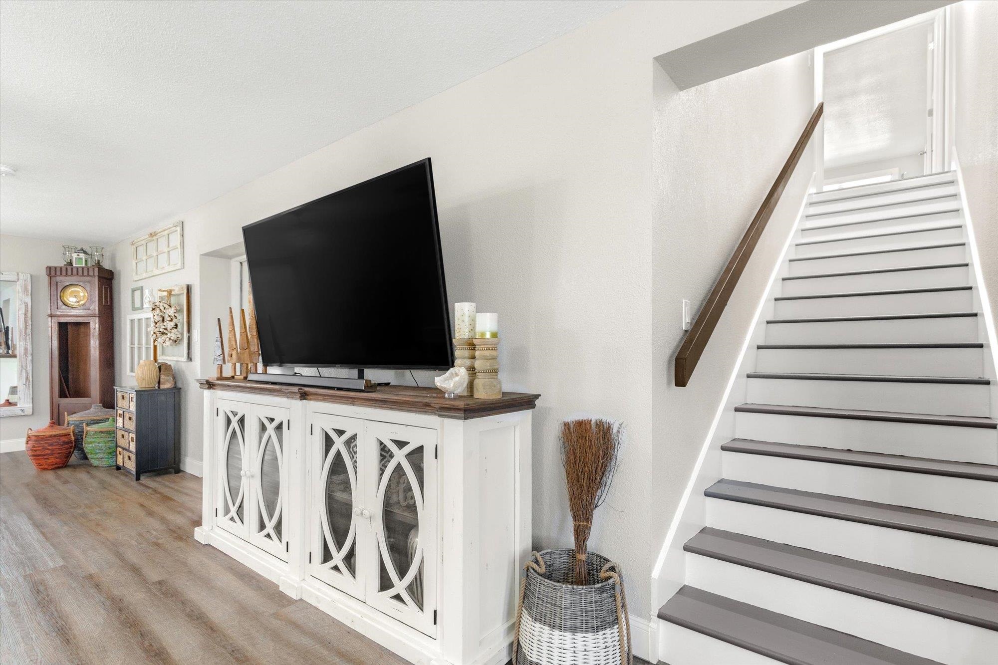 Image 19 of 66 For 107 Betty Rd