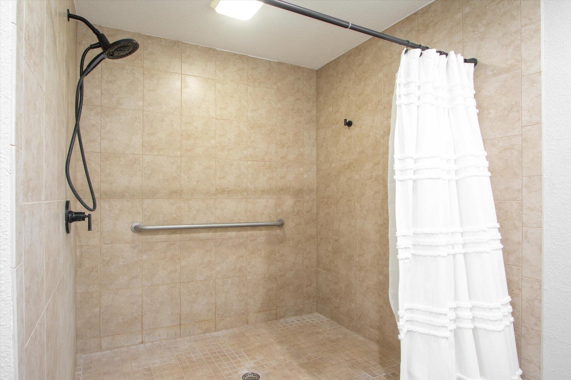 Image 26 of 66 For 107 Betty Rd