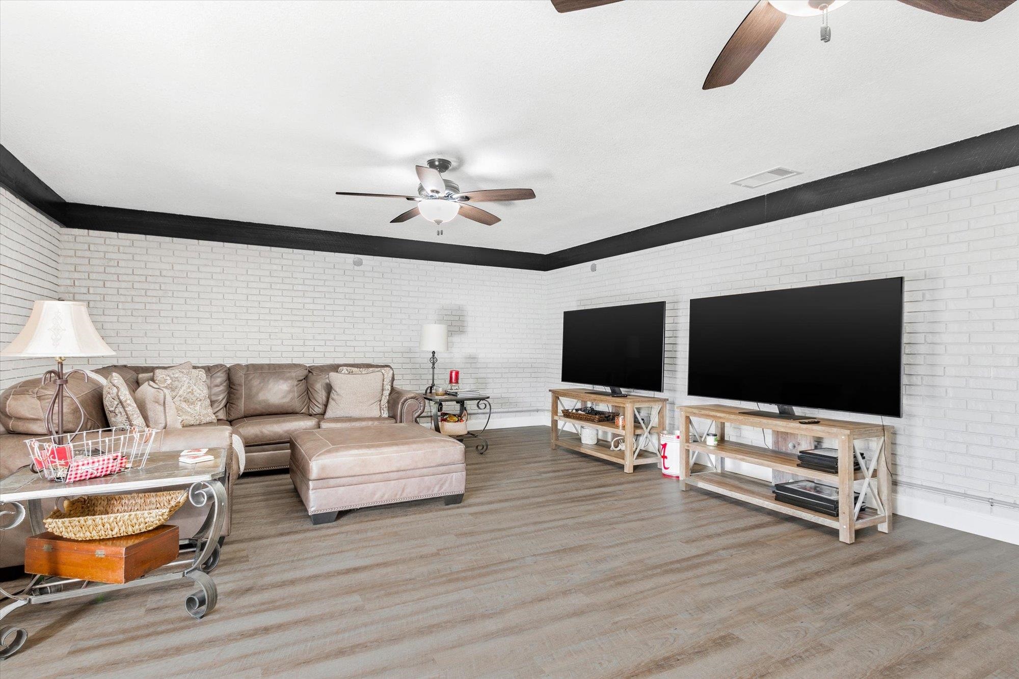 Image 29 of 66 For 107 Betty Rd