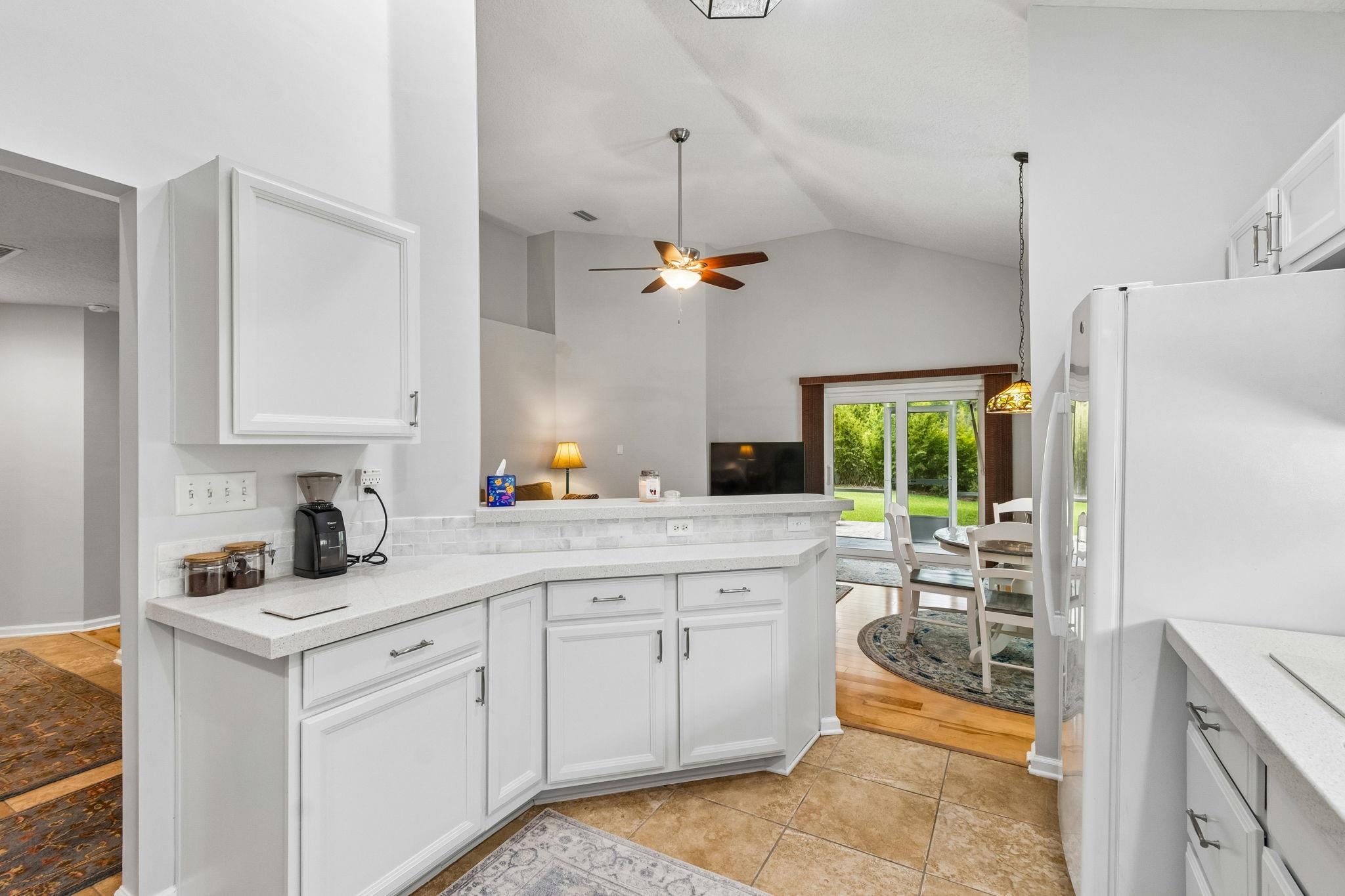 Image 14 of 61 For 141 Churchill Drive N