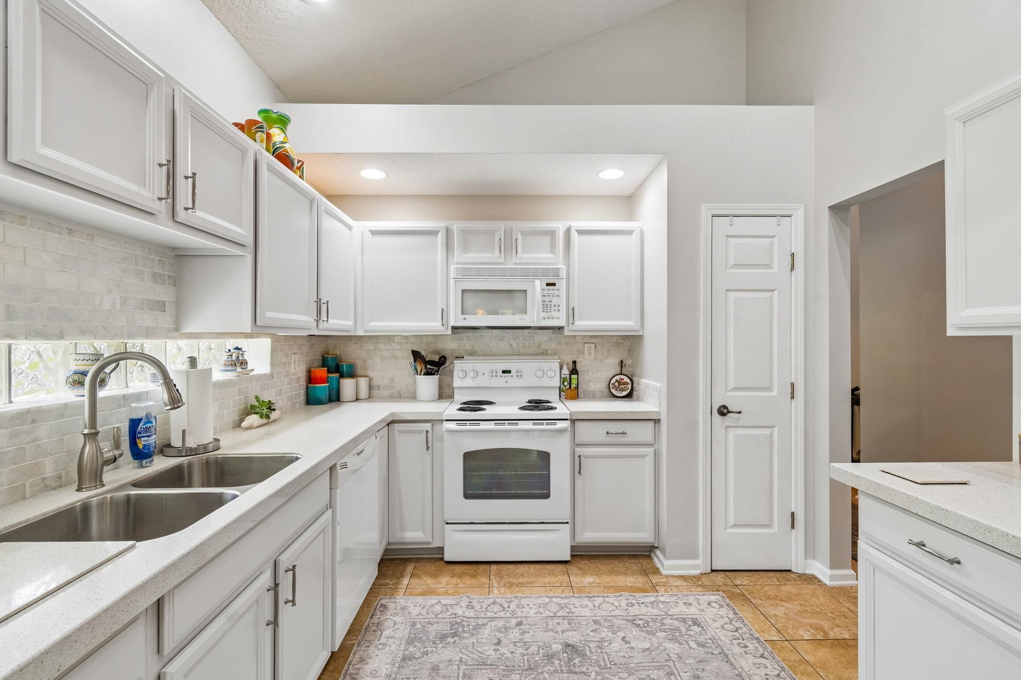 Image 15 of 61 For 141 Churchill Drive N