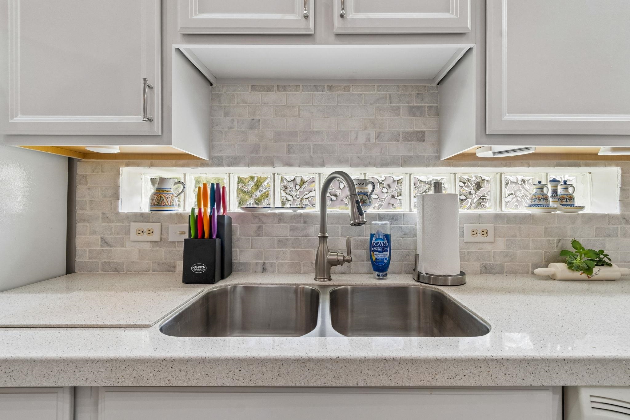 Image 18 of 61 For 141 Churchill Drive N