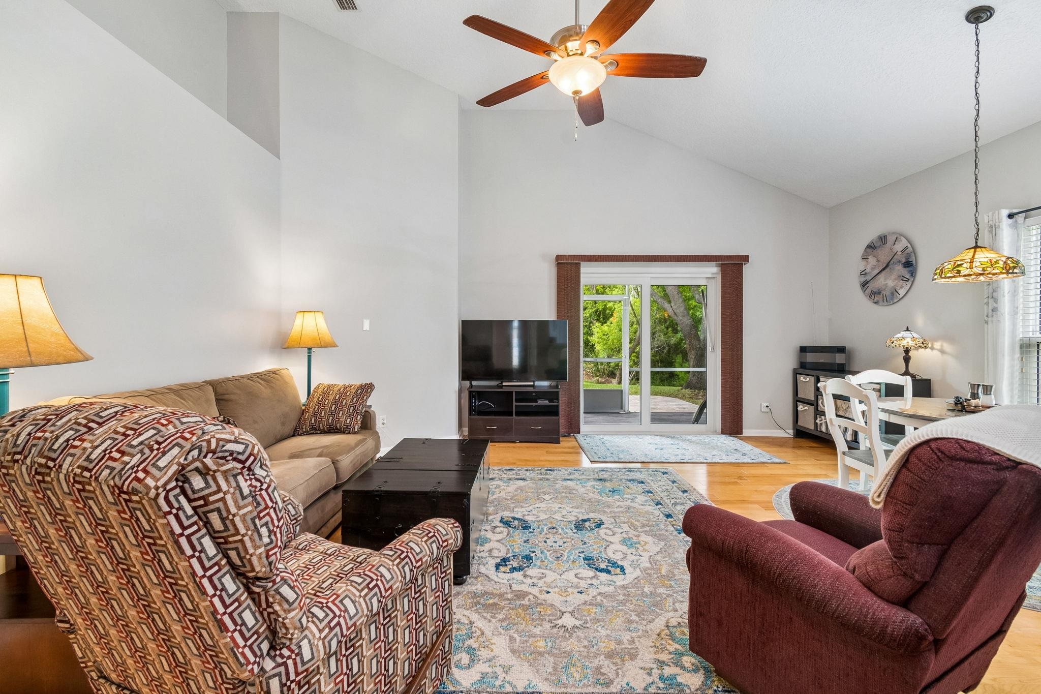 Image 19 of 61 For 141 Churchill Drive N