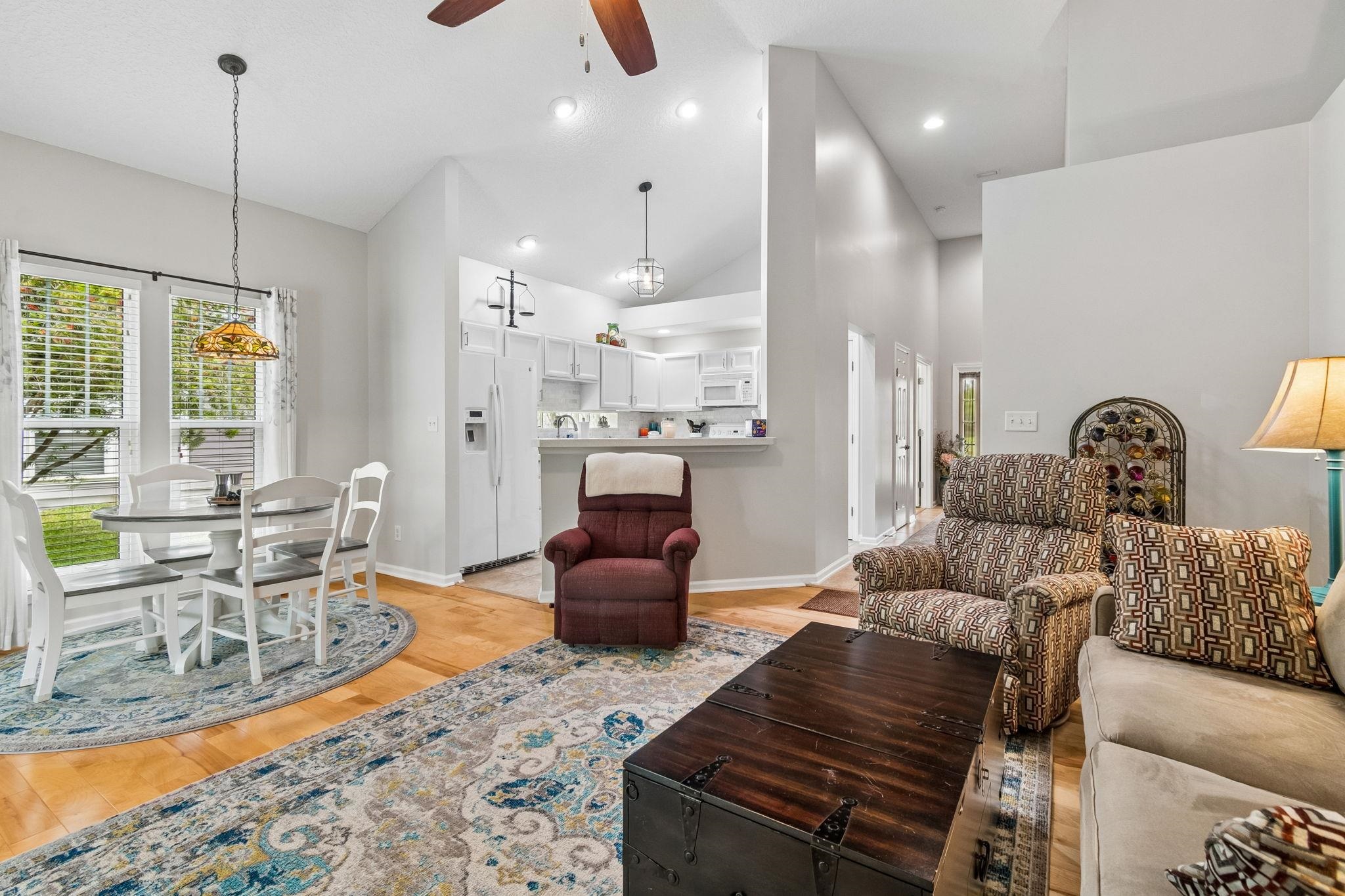 Image 21 of 61 For 141 Churchill Drive N