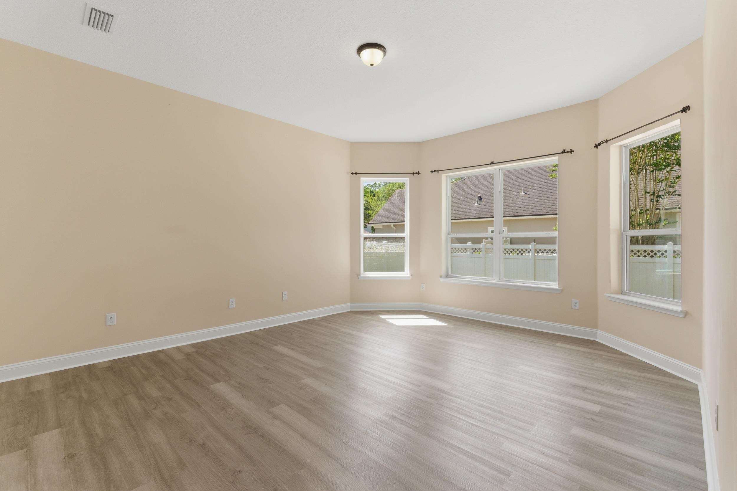 Image 7 of 44 For 299 Islesbrook