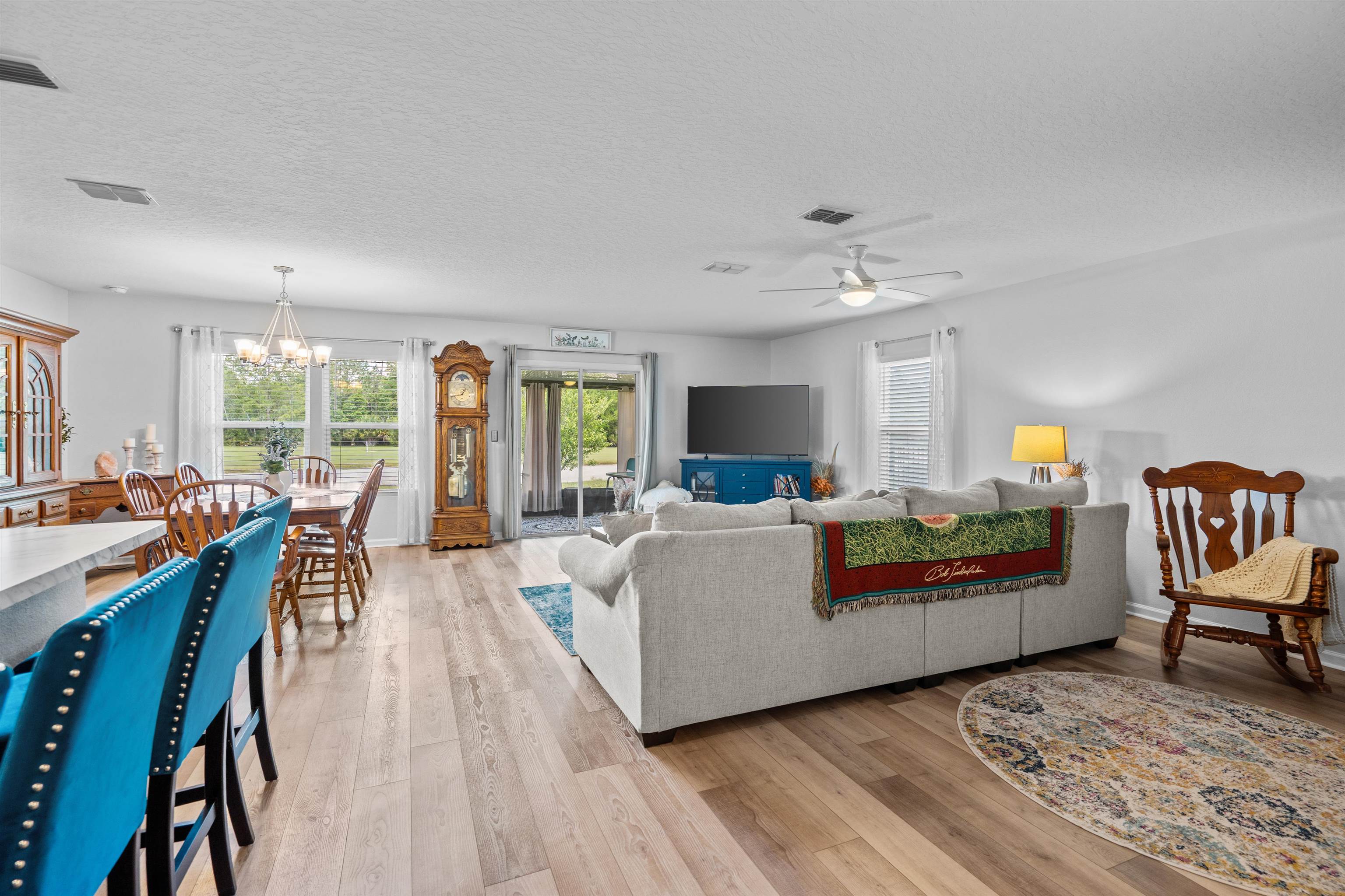 Image 14 of 55 For 606 Grand Reserve