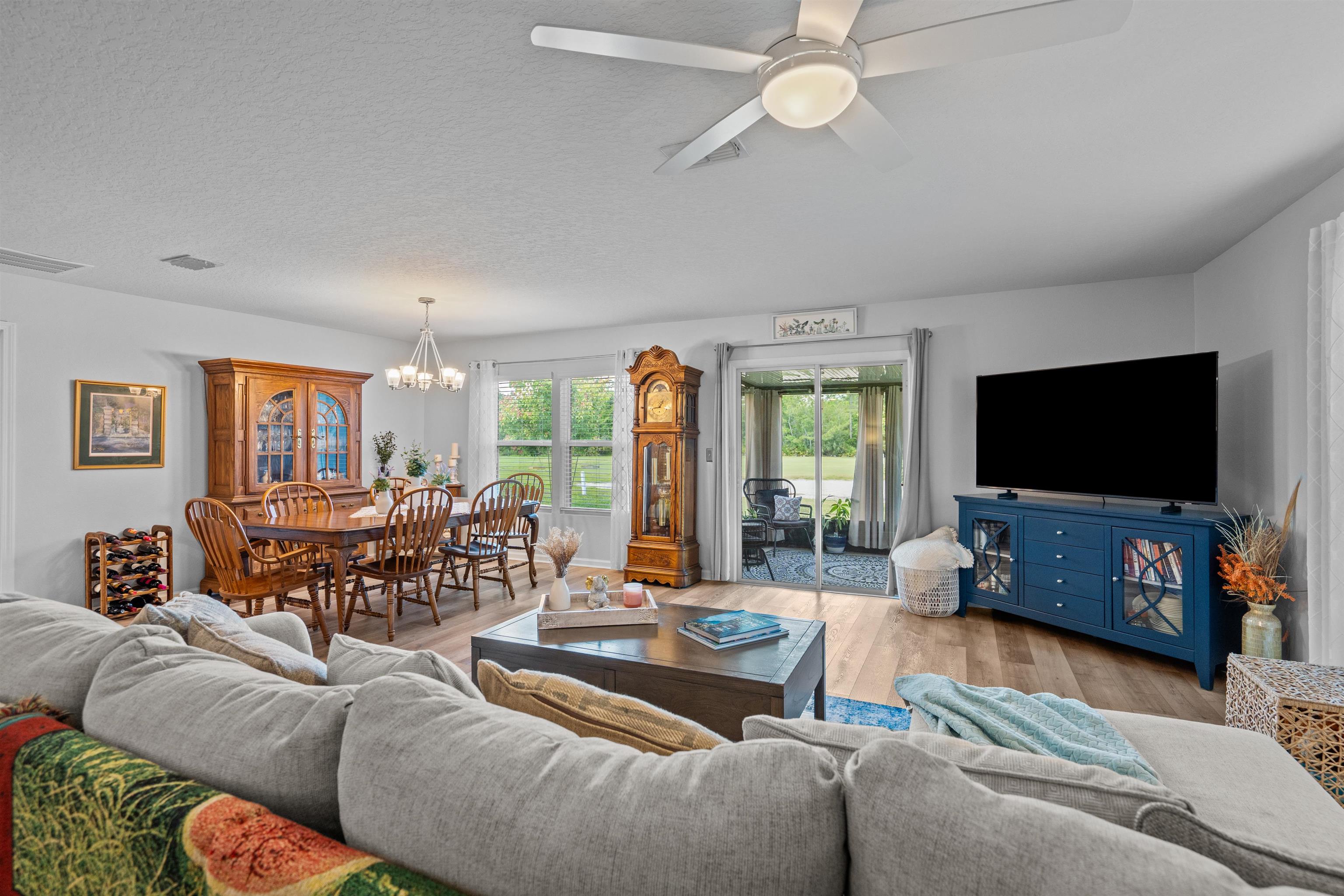 Image 15 of 55 For 606 Grand Reserve