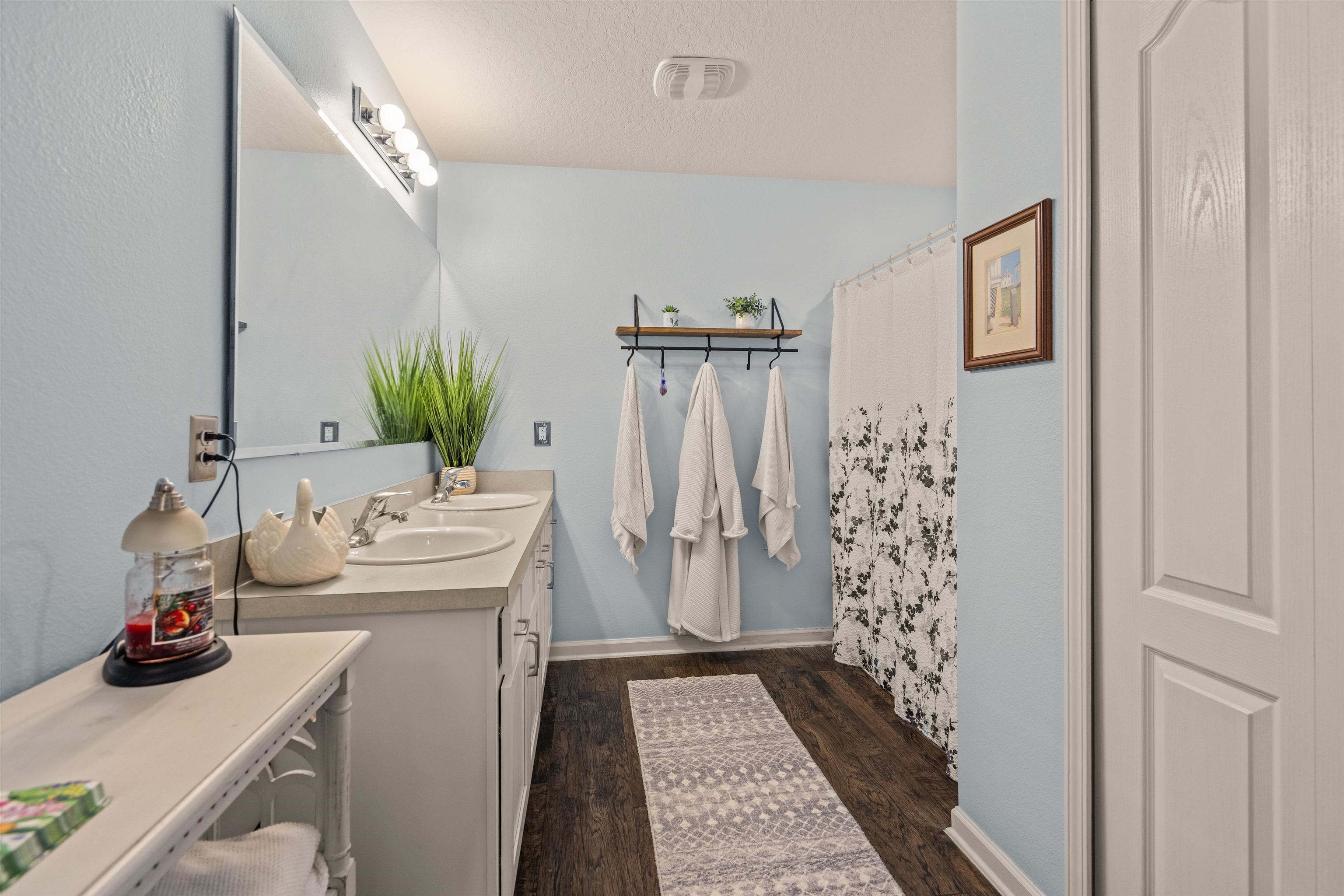 Image 34 of 55 For 606 Grand Reserve