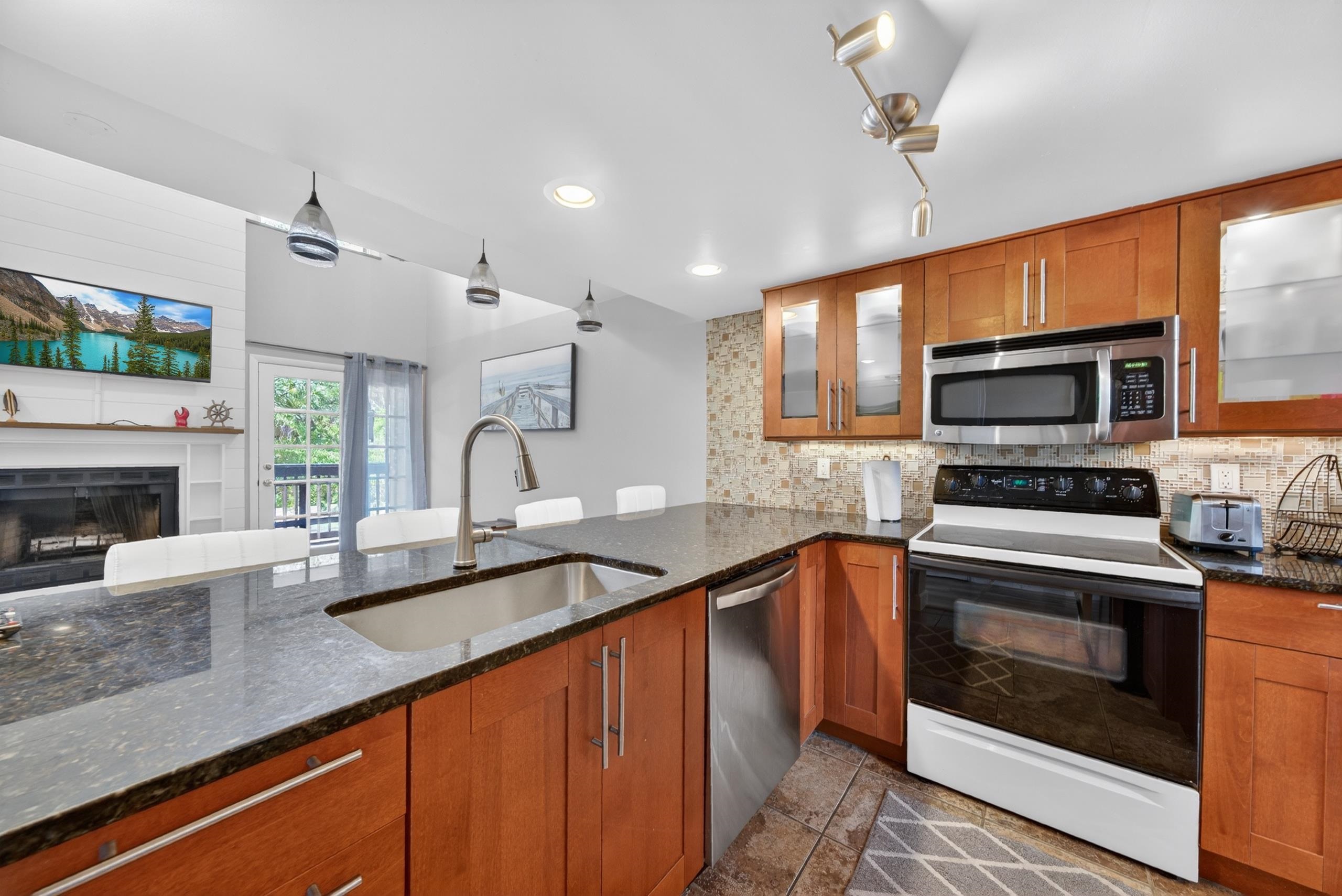 Image 2 of 56 For 200 16th St  205a