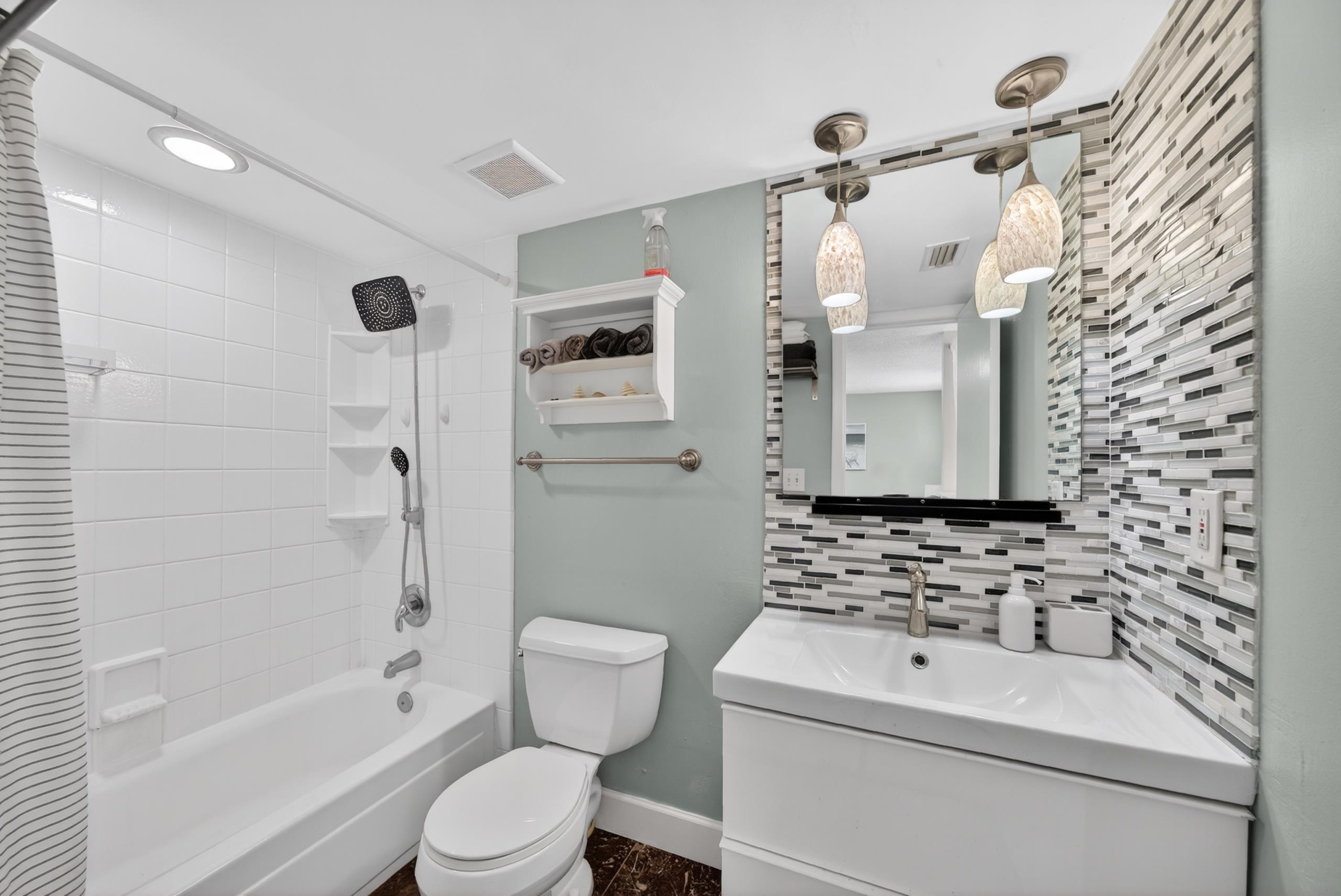 Image 29 of 56 For 200 16th St  205a