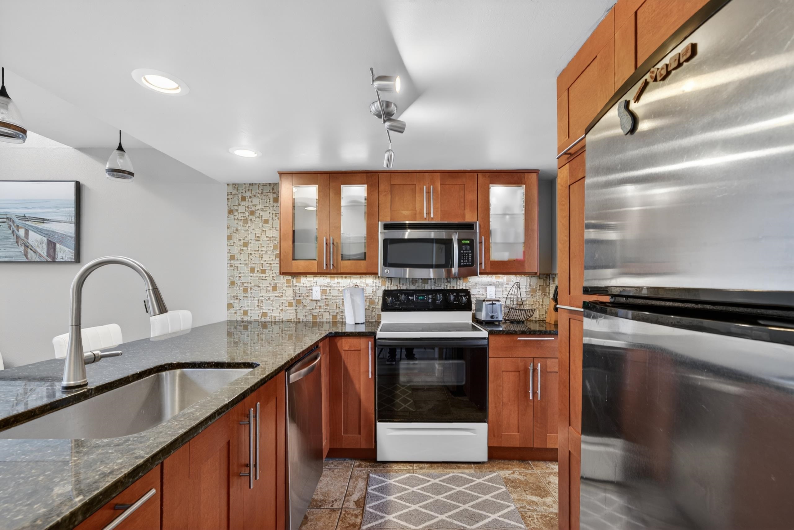 Image 3 of 56 For 200 16th St  205a