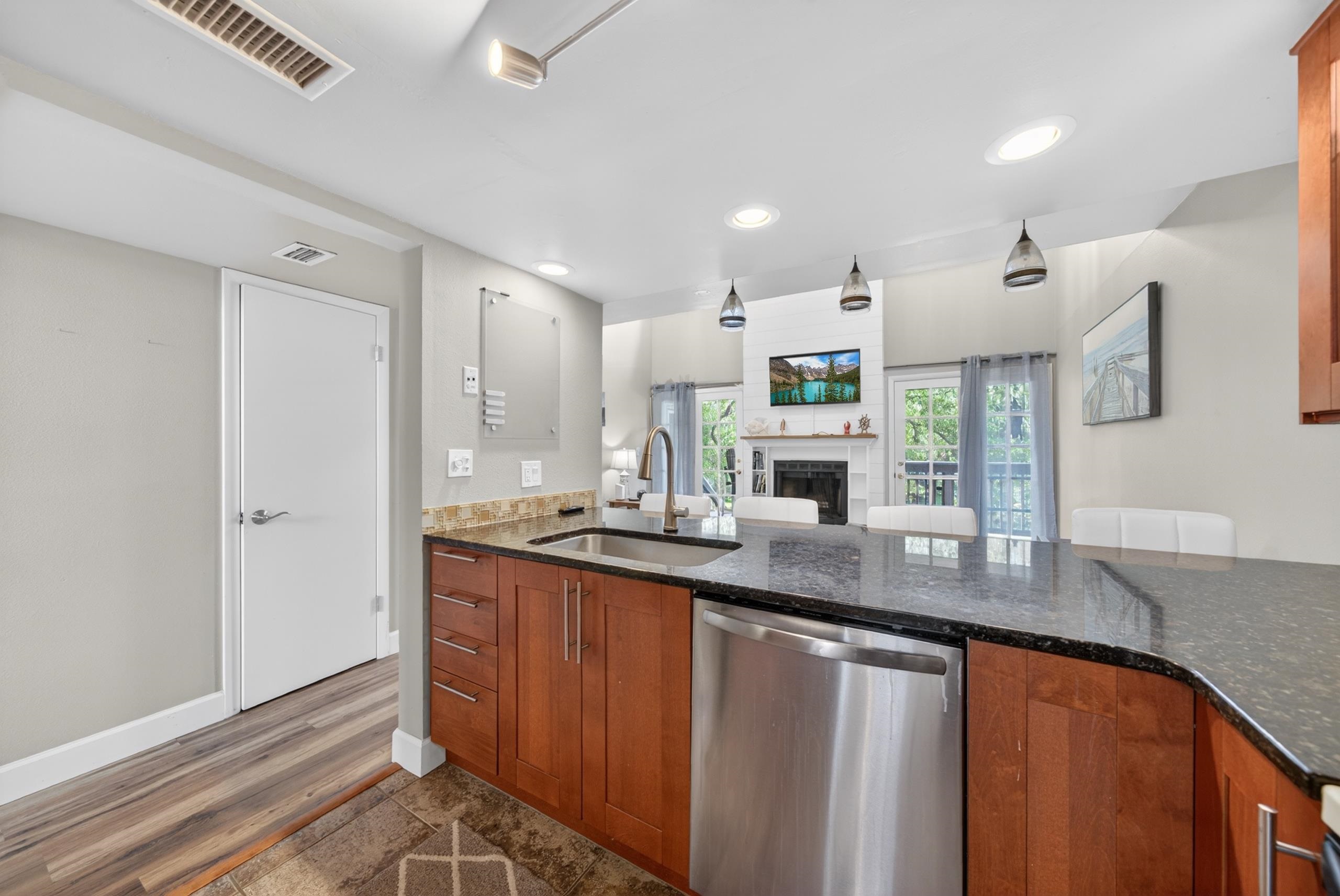 Image 6 of 56 For 200 16th St  205a