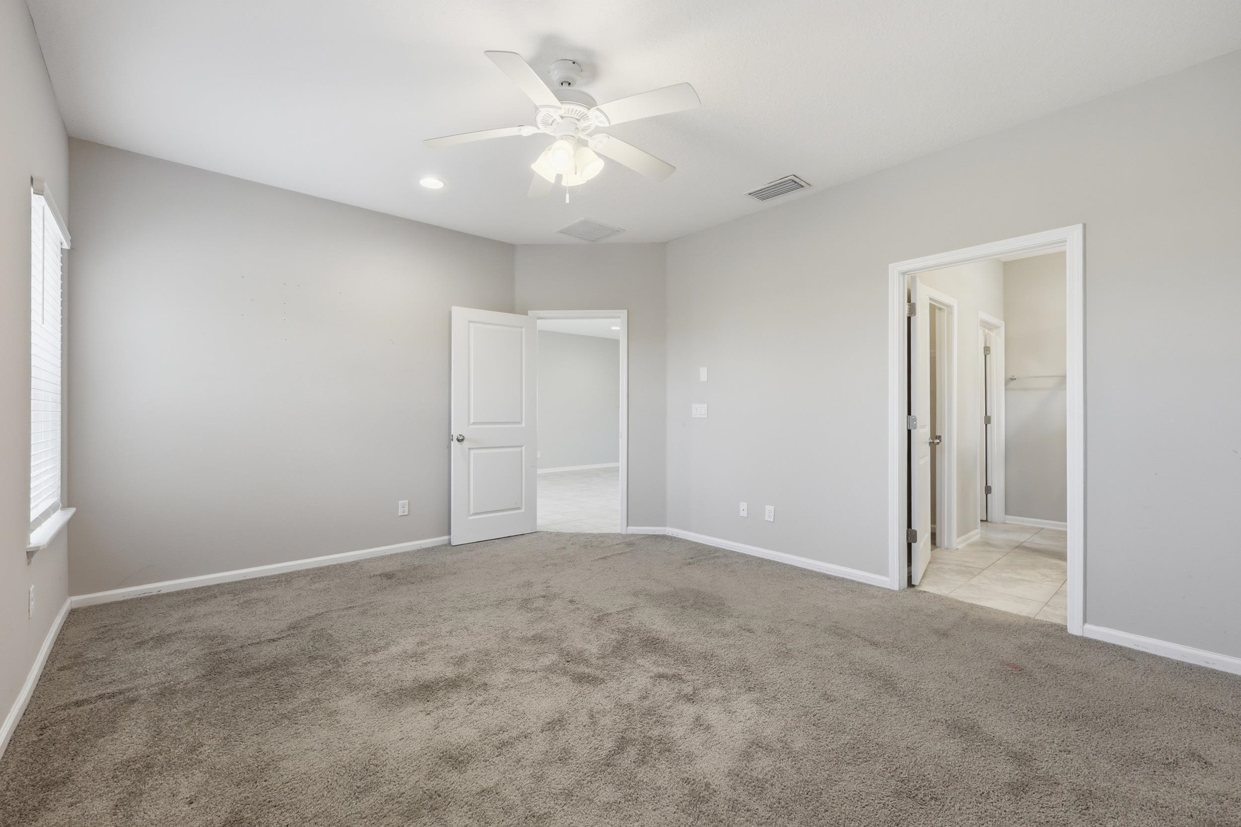 Image 17 of 37 For 324 Holly Forest Drive