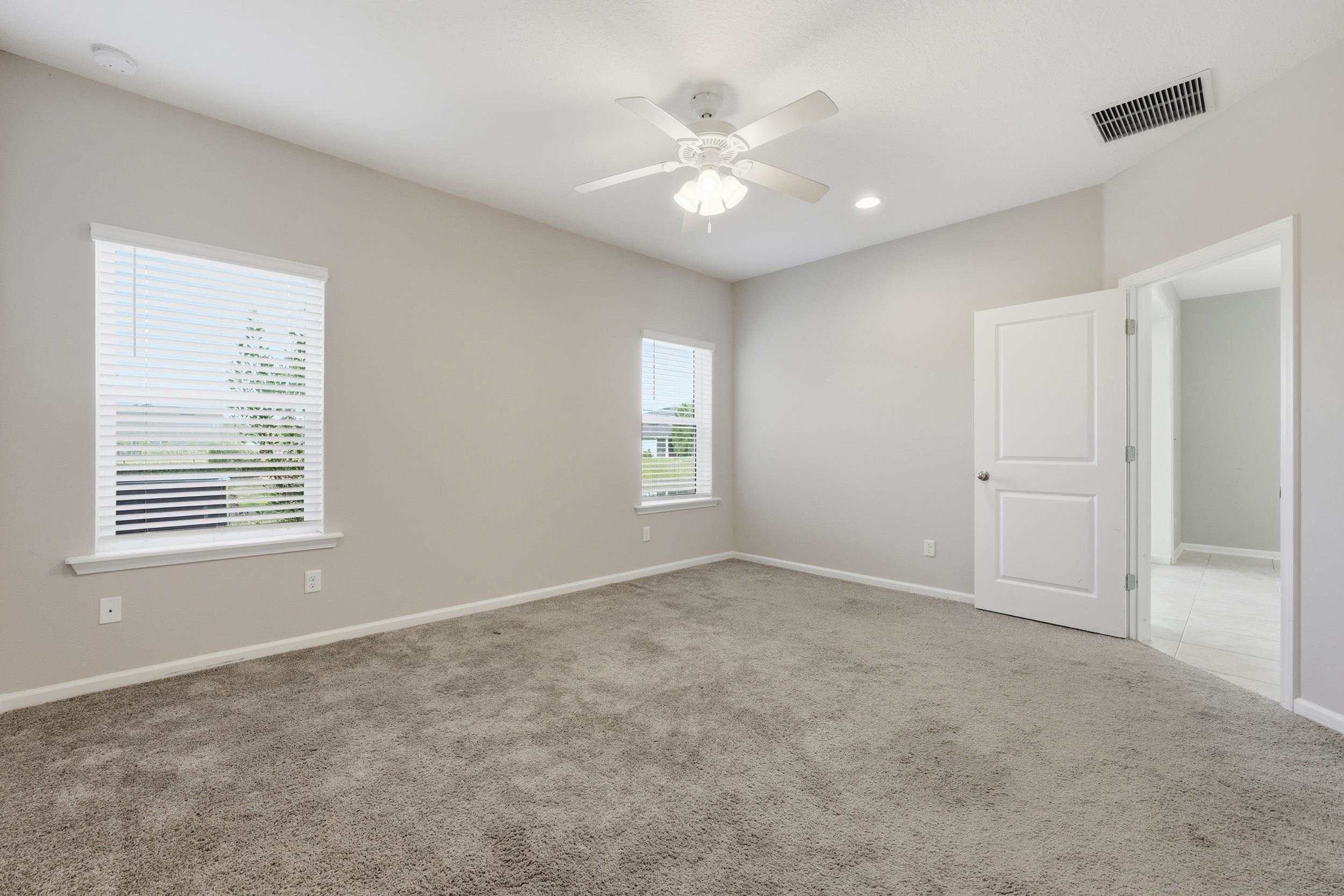 Image 18 of 37 For 324 Holly Forest Drive