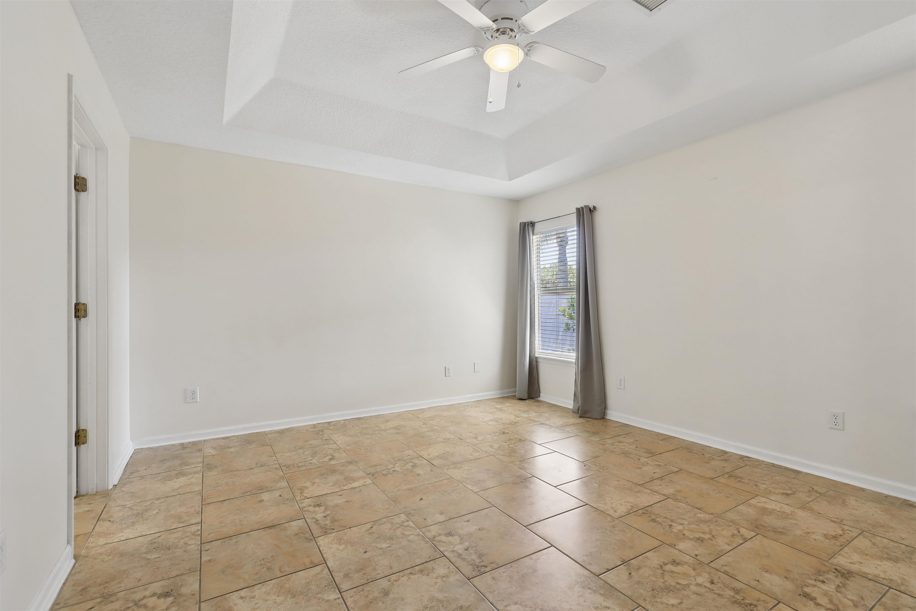 Image 19 of 44 For 12564 Kernan Forest Blvd