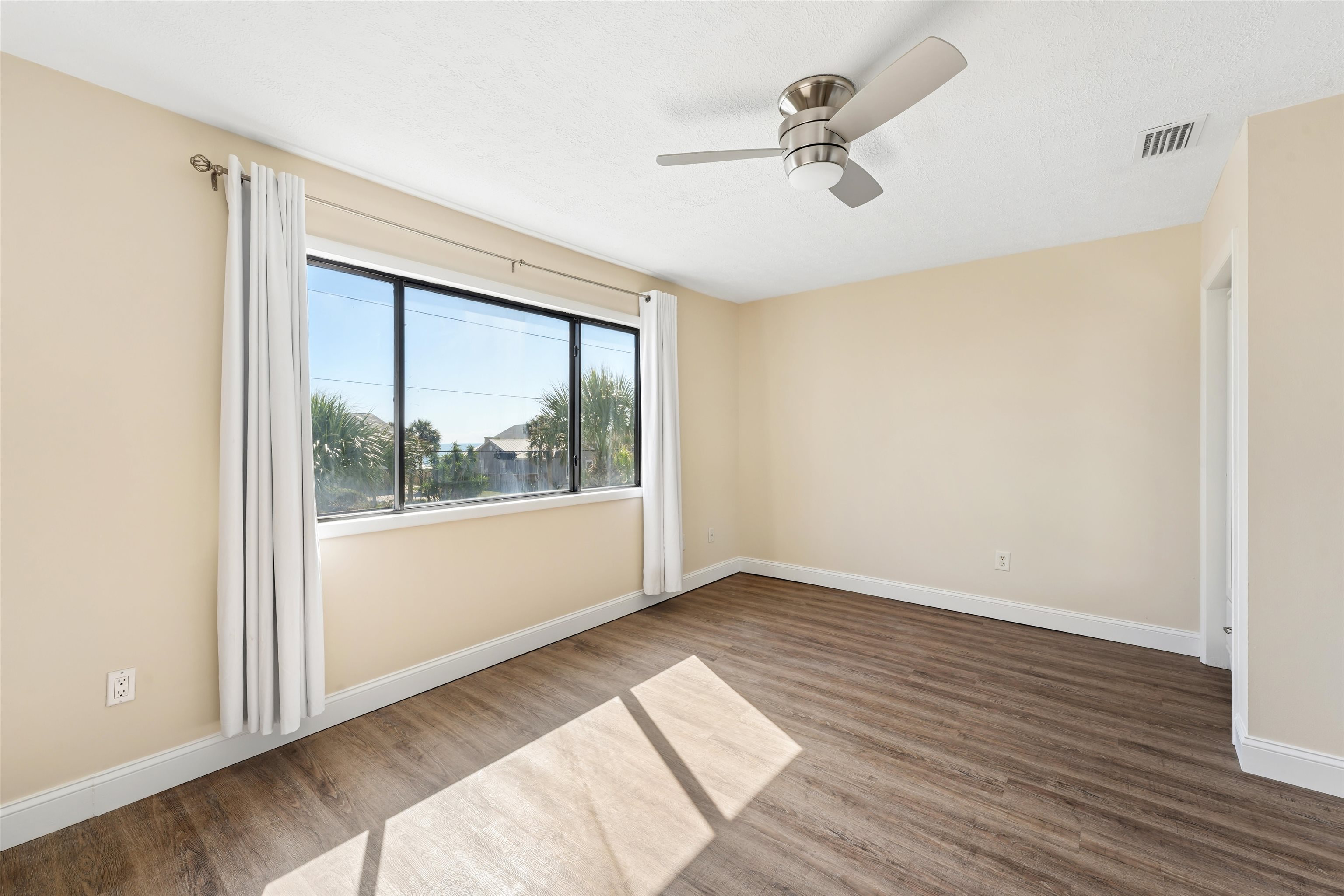 Image 17 of 41 For 3145 Coastal Hwy  1134