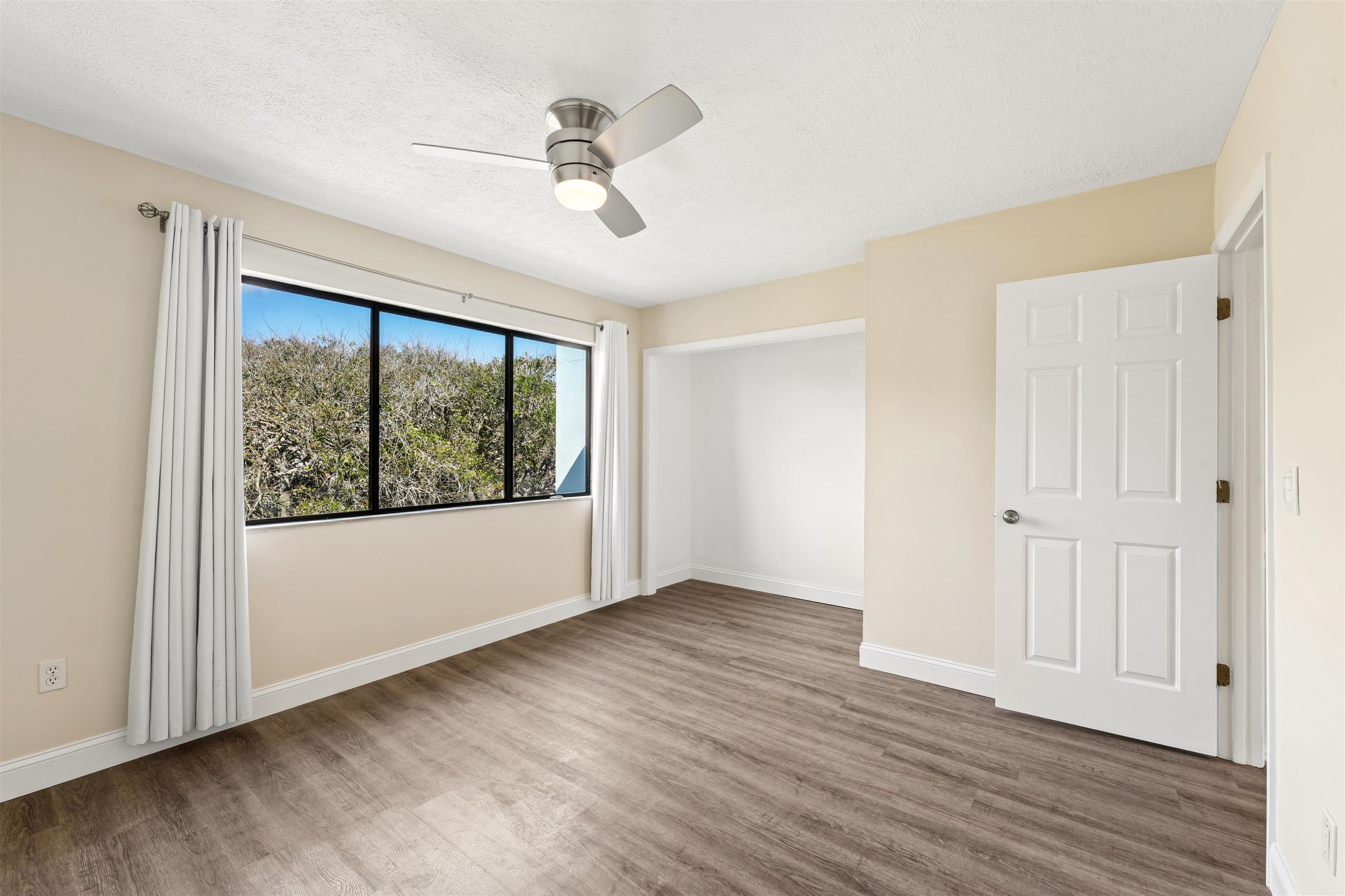 Image 20 of 41 For 3145 Coastal Hwy  1134