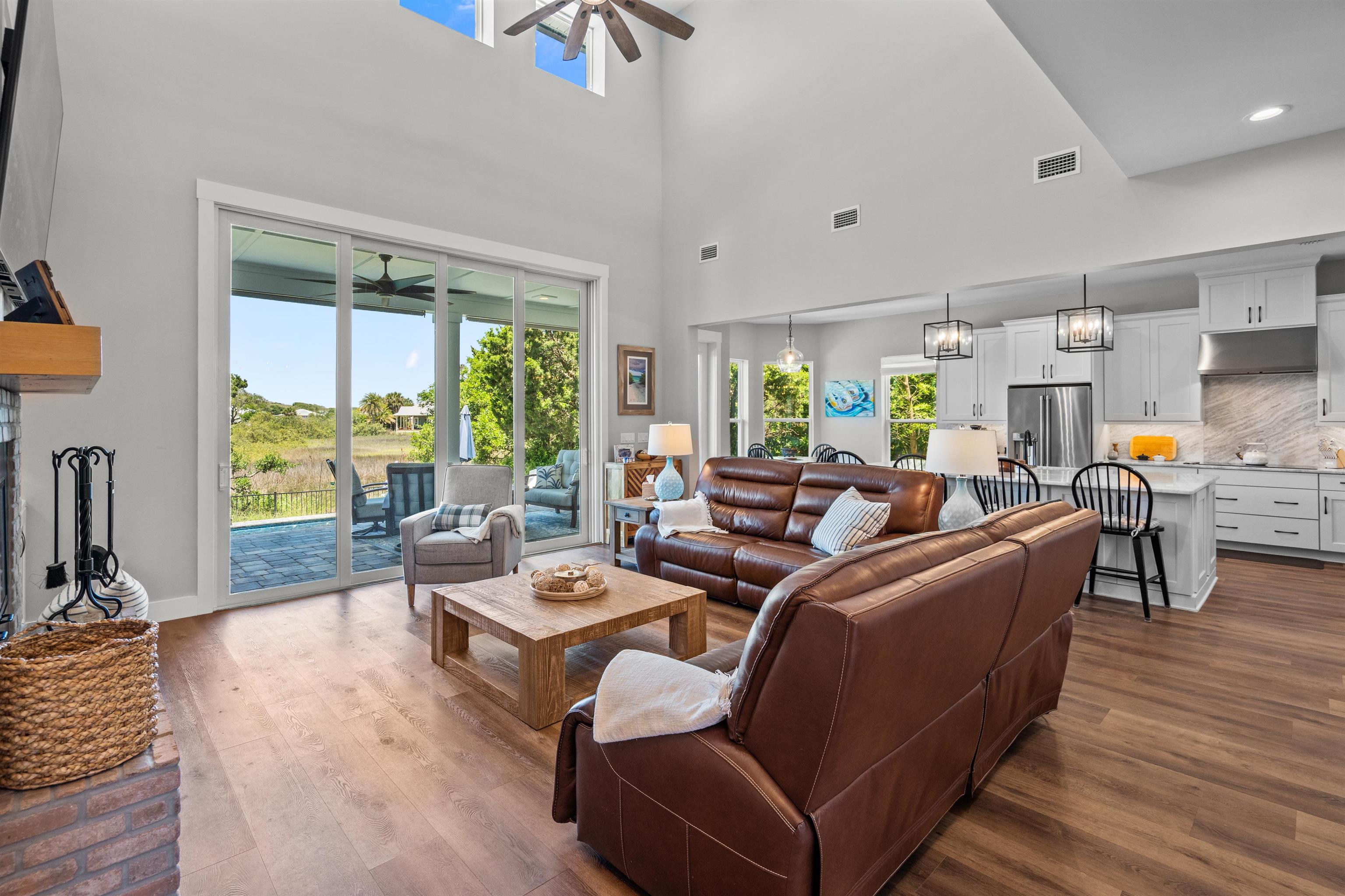 Image 12 of 51 For 136 Espanita Blvd