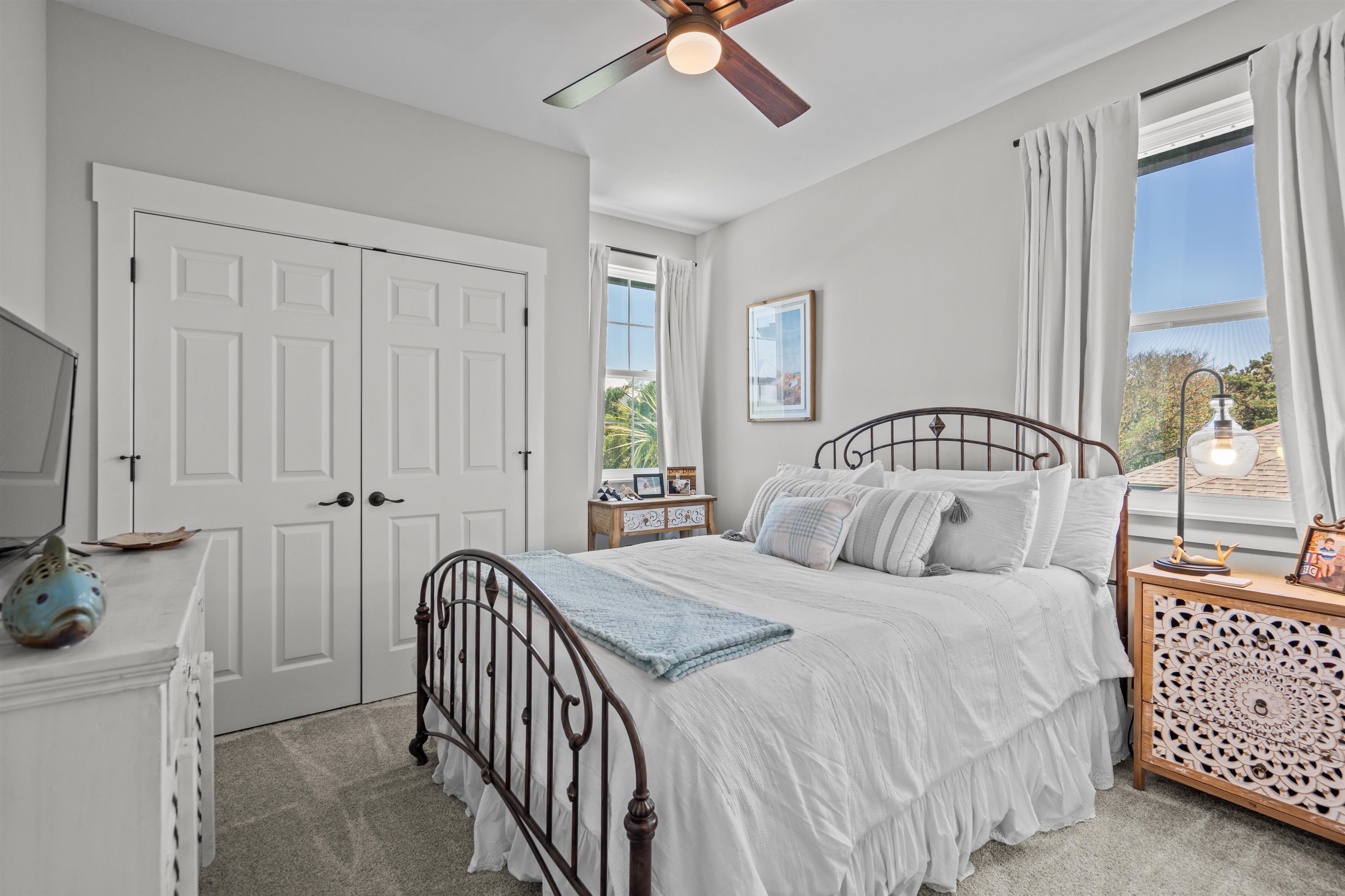 Image 31 of 51 For 136 Espanita Blvd