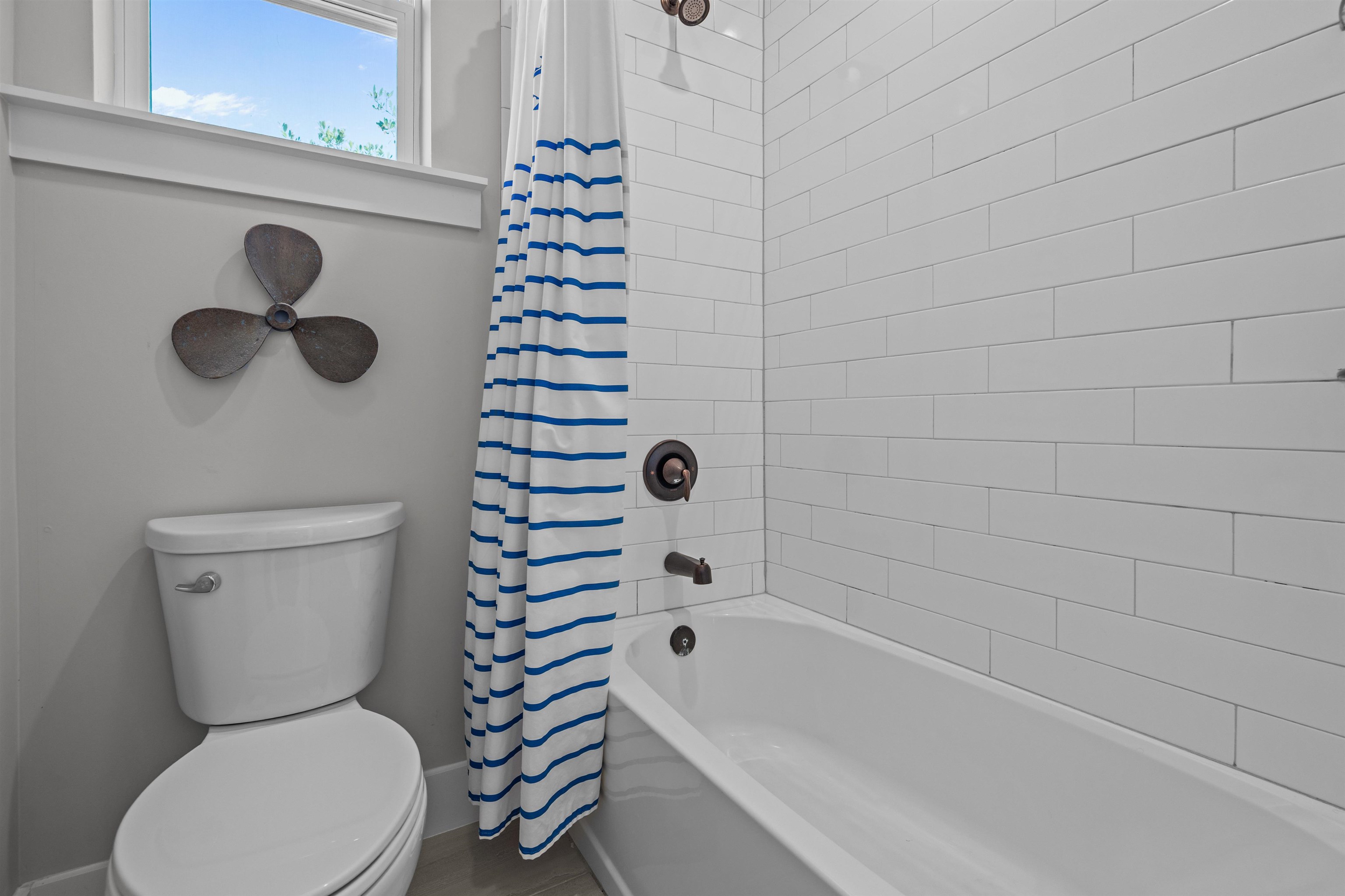 Image 35 of 51 For 136 Espanita Blvd