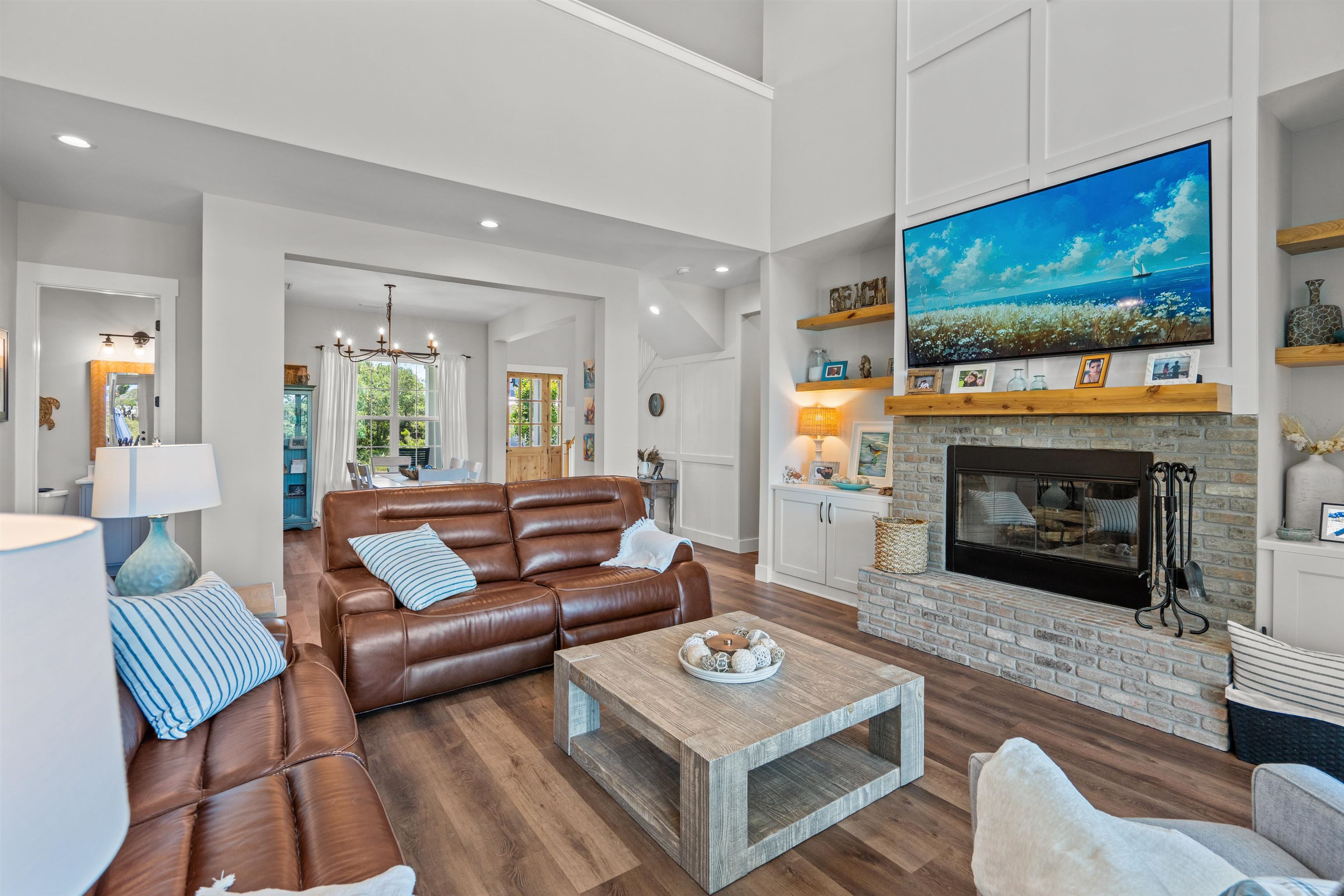 Image 9 of 51 For 136 Espanita Blvd