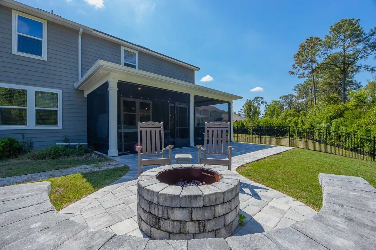 Image 14 of 79 For 375 La Mancha Dr