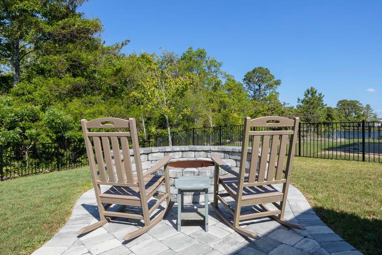 Image 15 of 79 For 375 La Mancha Dr