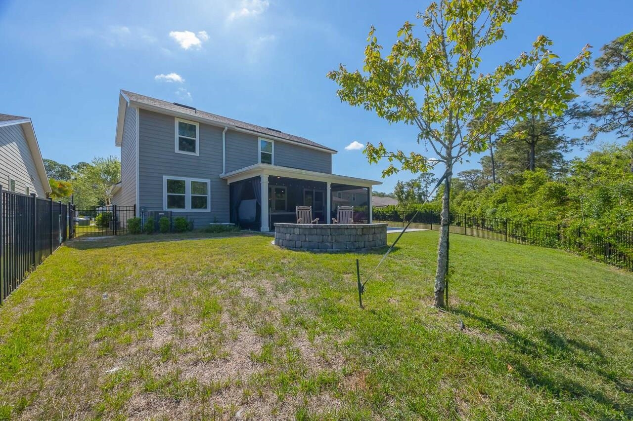 Image 17 of 79 For 375 La Mancha Dr