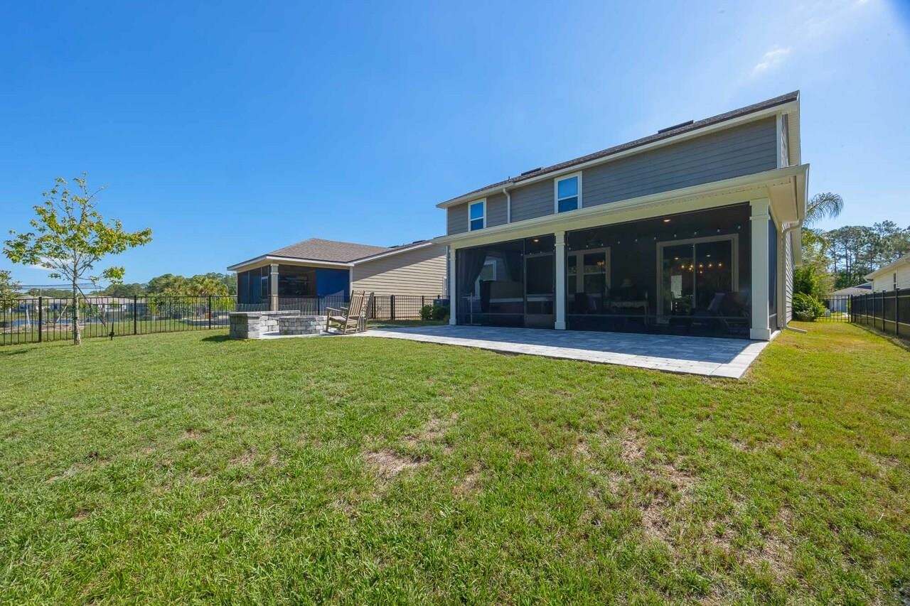 Image 18 of 79 For 375 La Mancha Dr