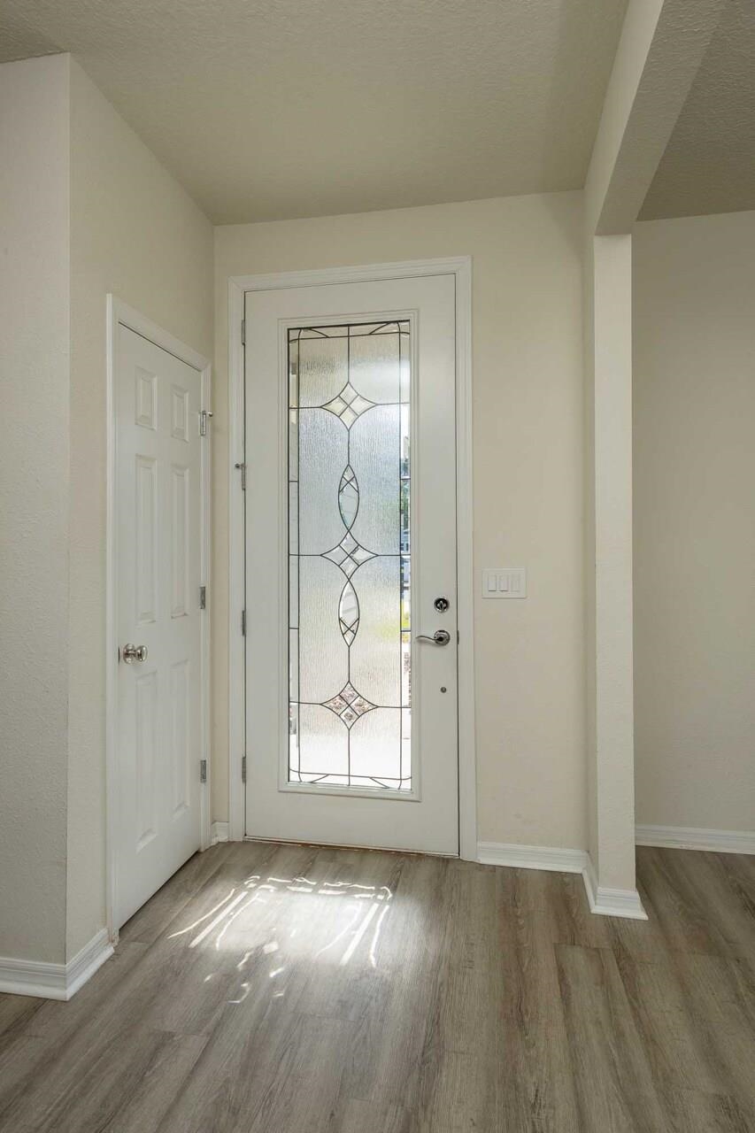 Image 25 of 79 For 375 La Mancha Dr