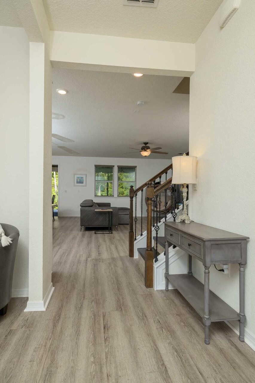 Image 26 of 79 For 375 La Mancha Dr