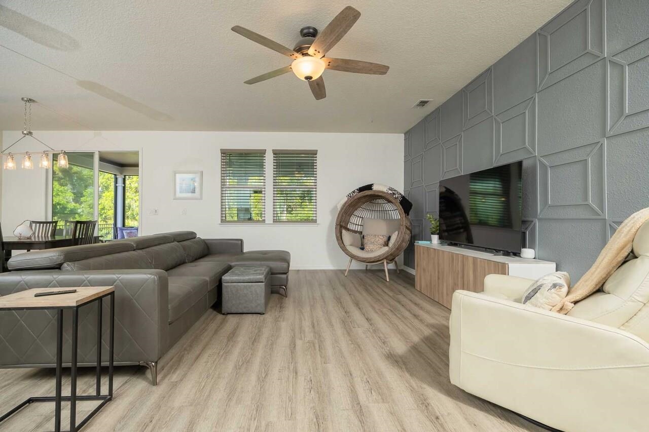 Image 27 of 79 For 375 La Mancha Dr