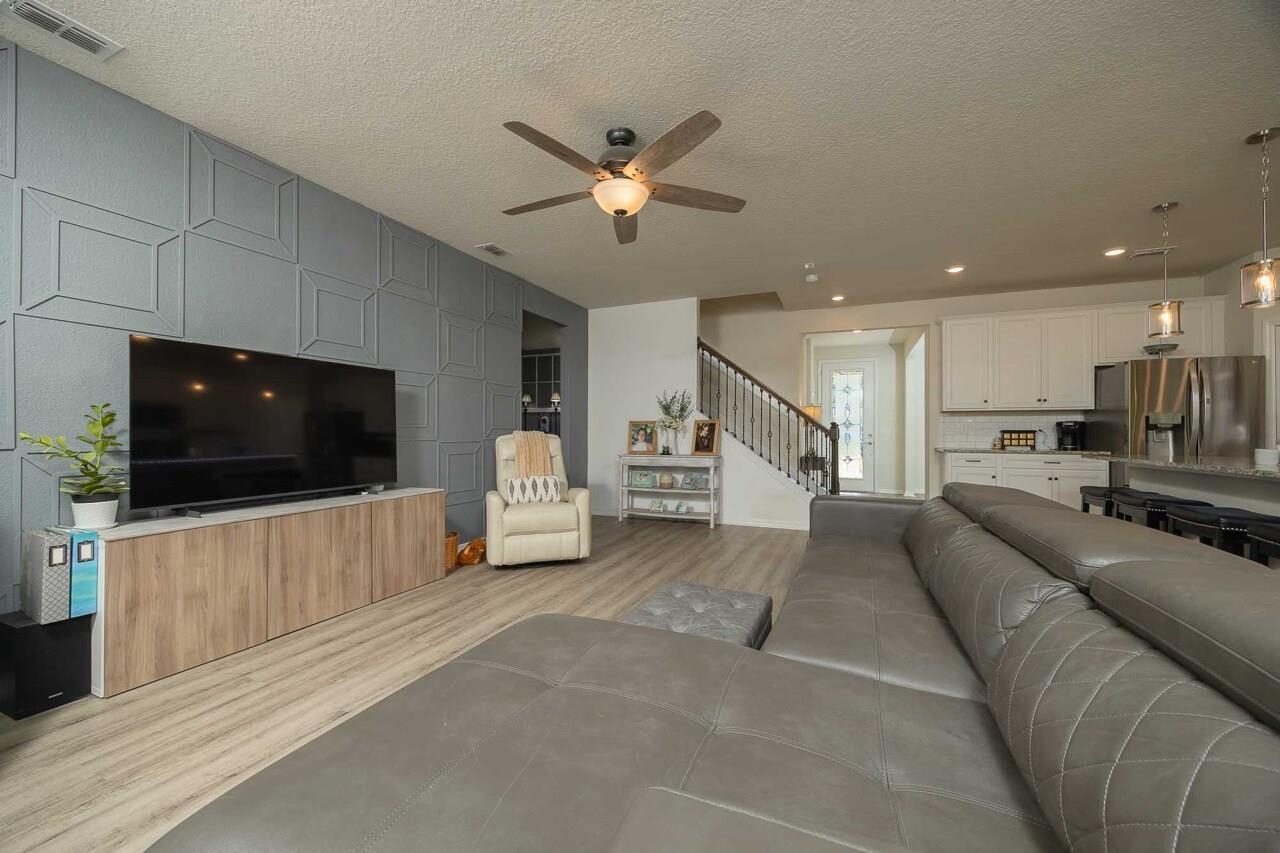 Image 29 of 79 For 375 La Mancha Dr