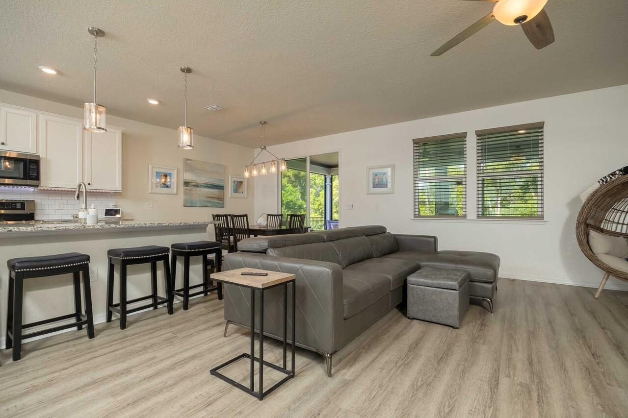 Image 33 of 79 For 375 La Mancha Dr