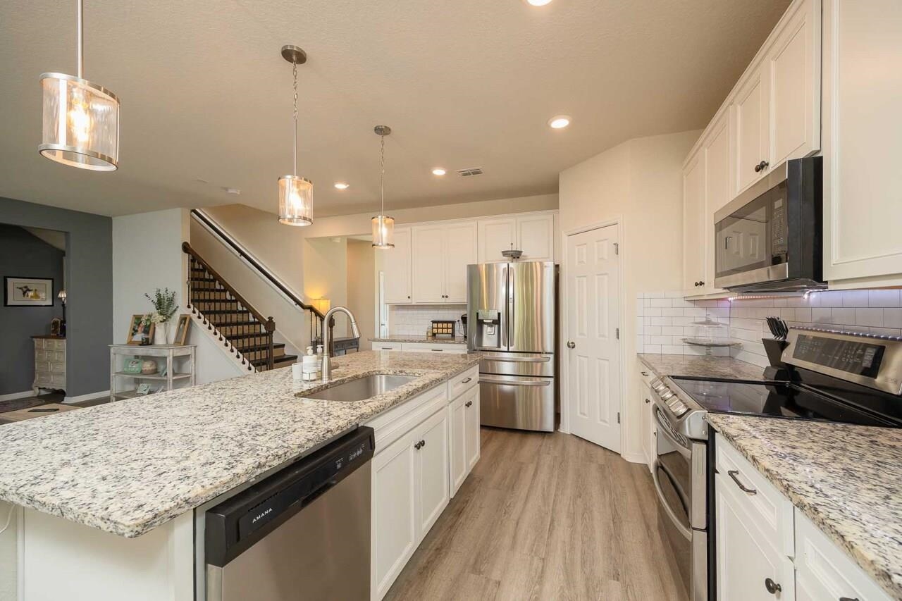 Image 38 of 79 For 375 La Mancha Dr