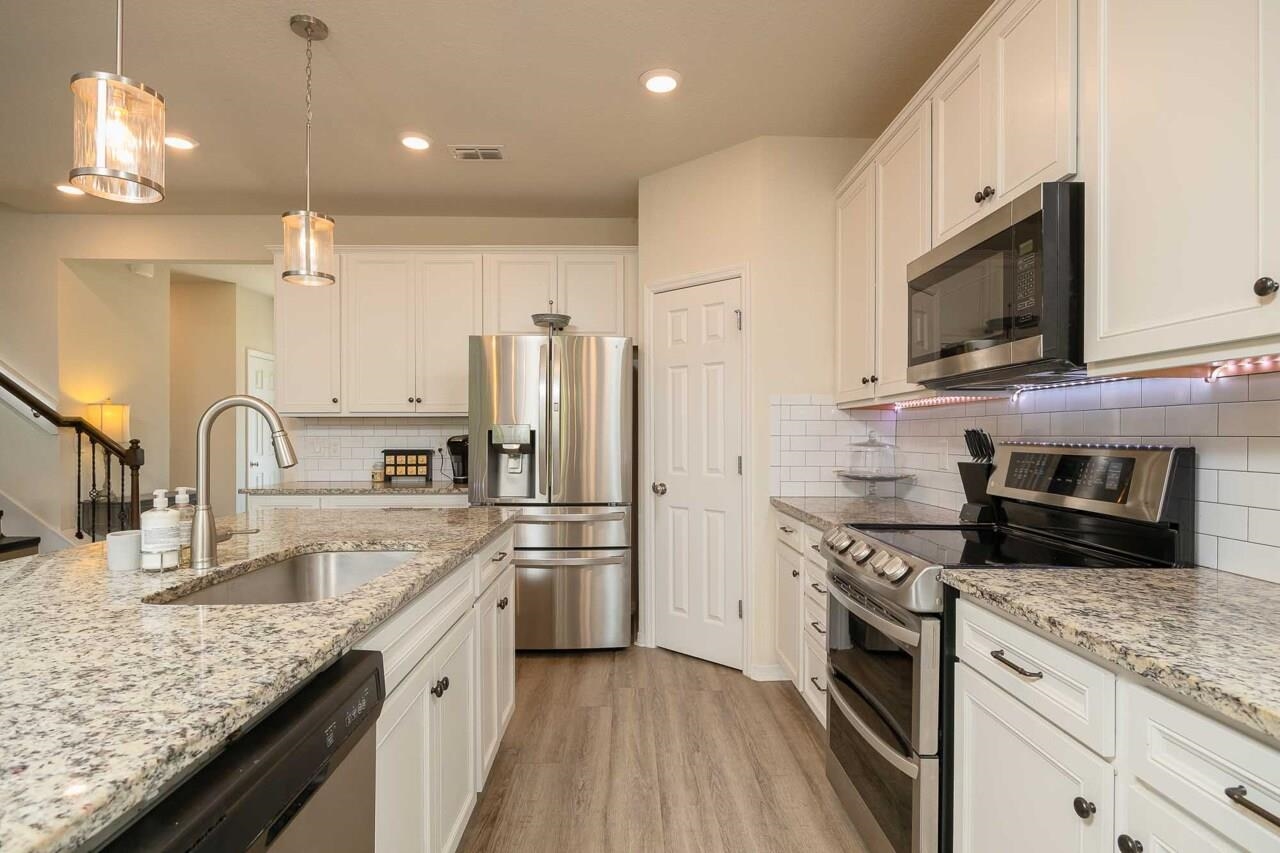 Image 39 of 79 For 375 La Mancha Dr