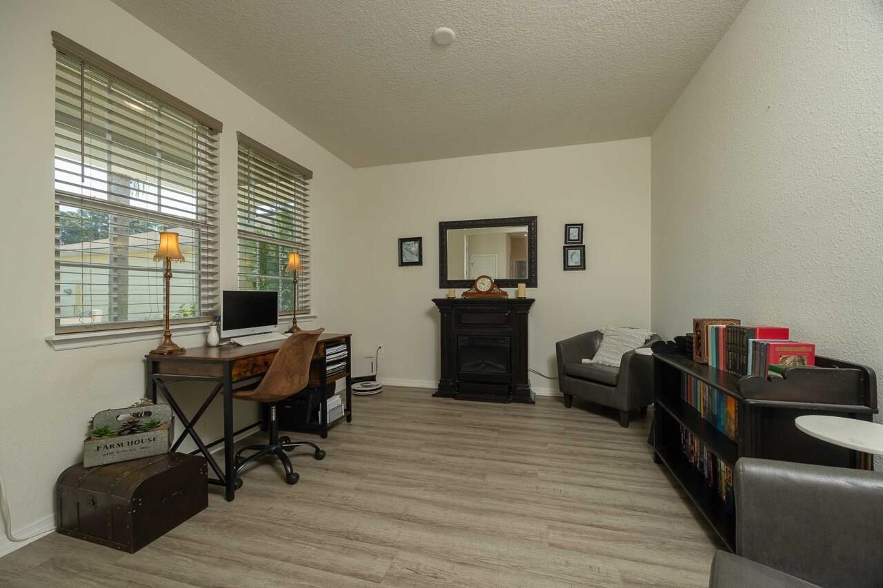 Image 50 of 79 For 375 La Mancha Dr