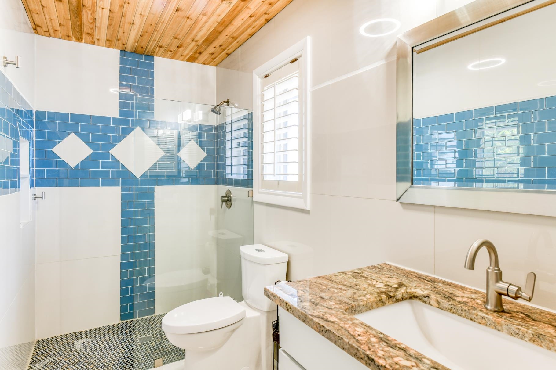 Image 17 of 47 For 3222 Harbor Dr.