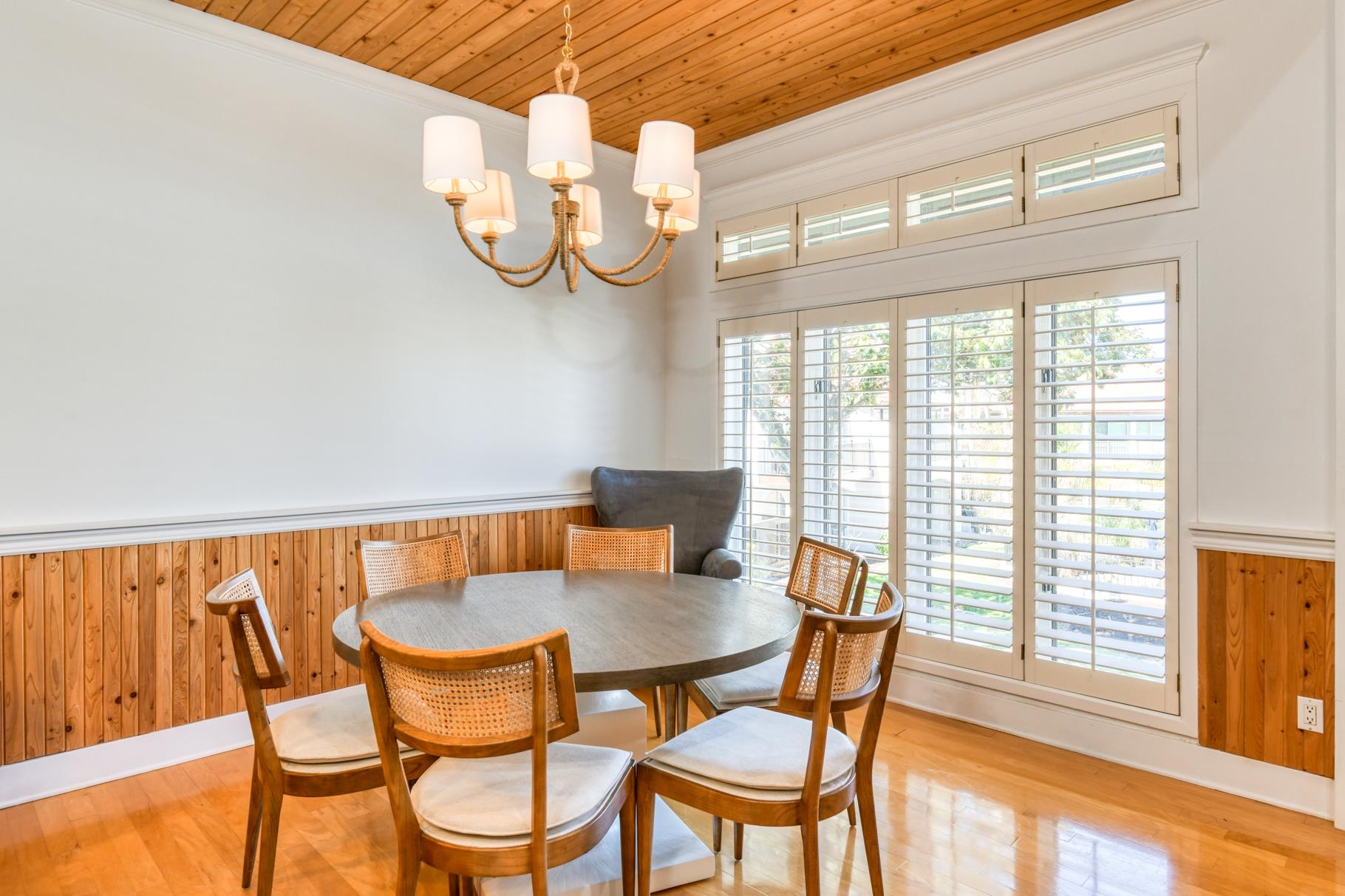 Image 23 of 47 For 3222 Harbor Dr.