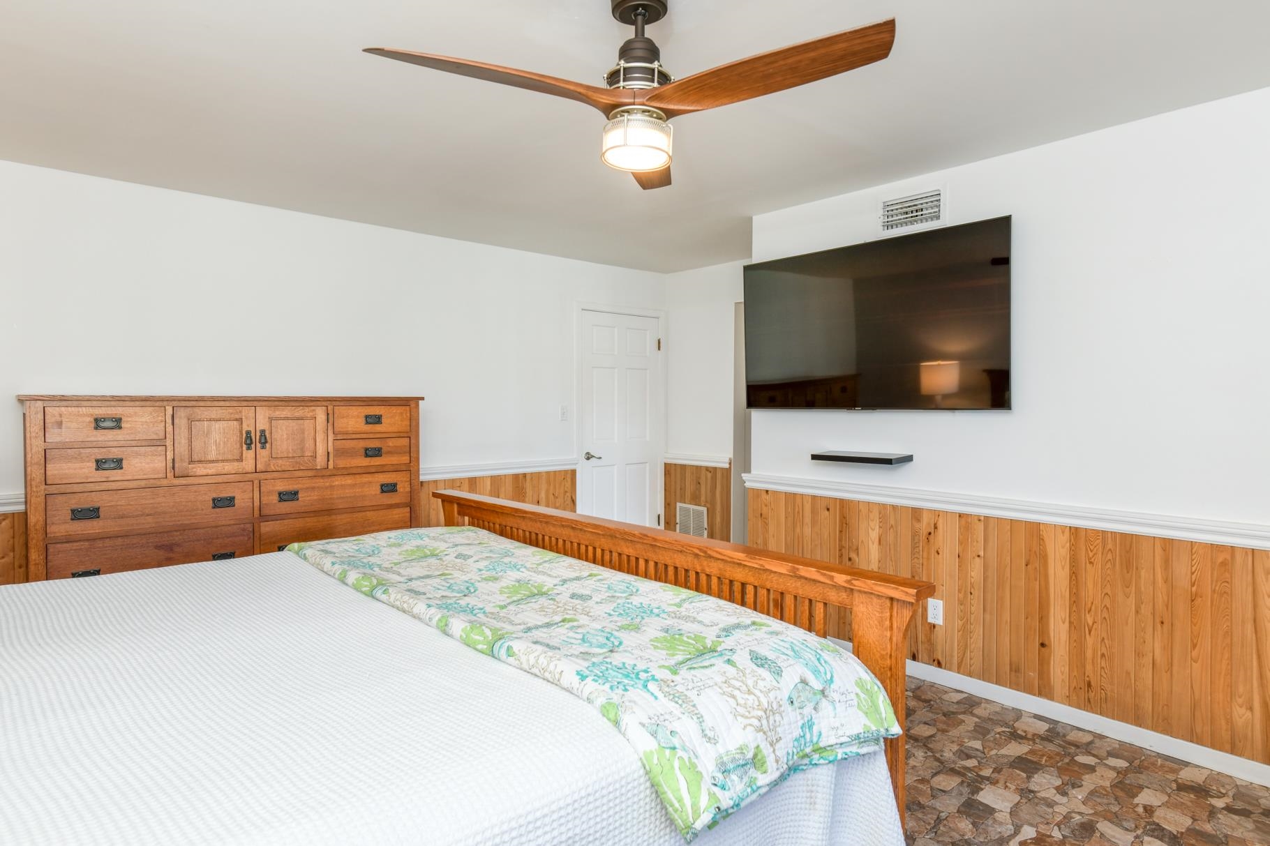 Image 7 of 47 For 3222 Harbor Dr.