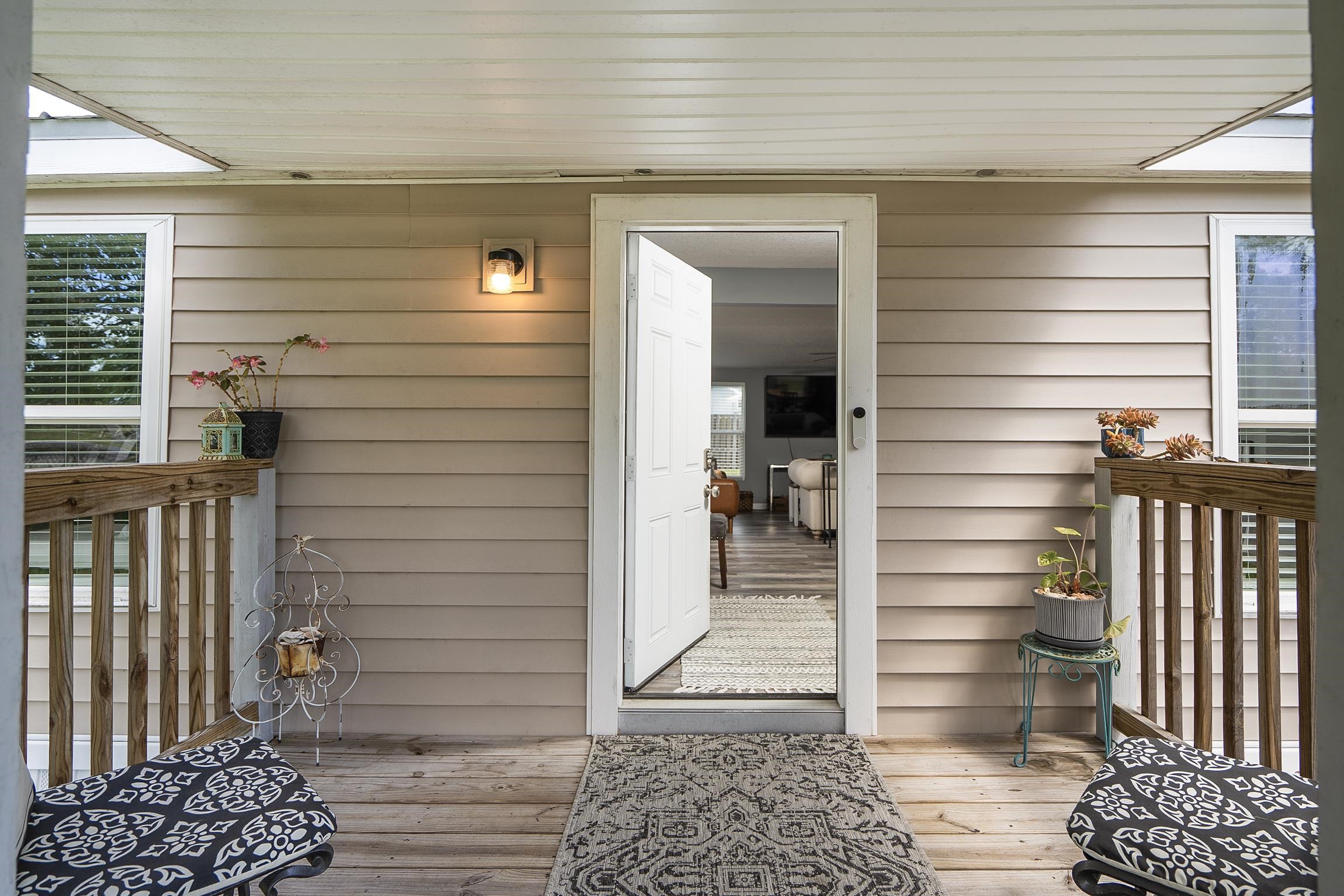 Image 16 of 53 For 482 Ravenswood Dr